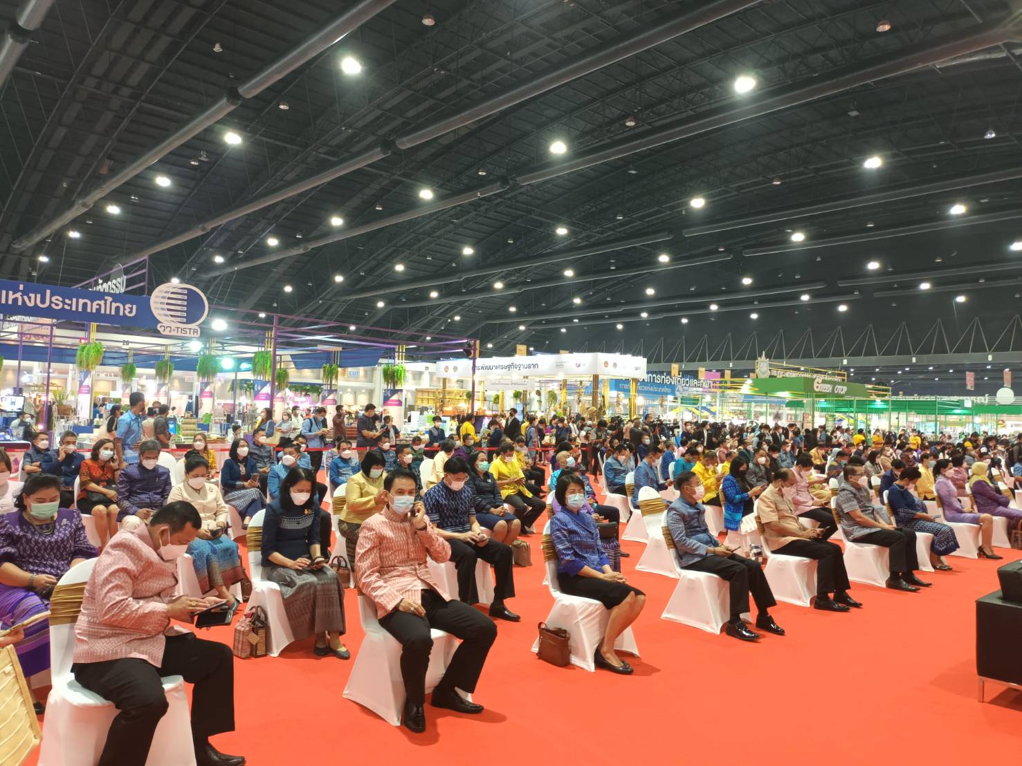 รองผู้ว่าราชการจังหวัดหนองคาย นำทีม พช.หนองคาย ผู้ประกอบการ OTOP เข้าร่วมพิธีเปิดงาน OTOP ไทยสู้ภัยโควิค – 19