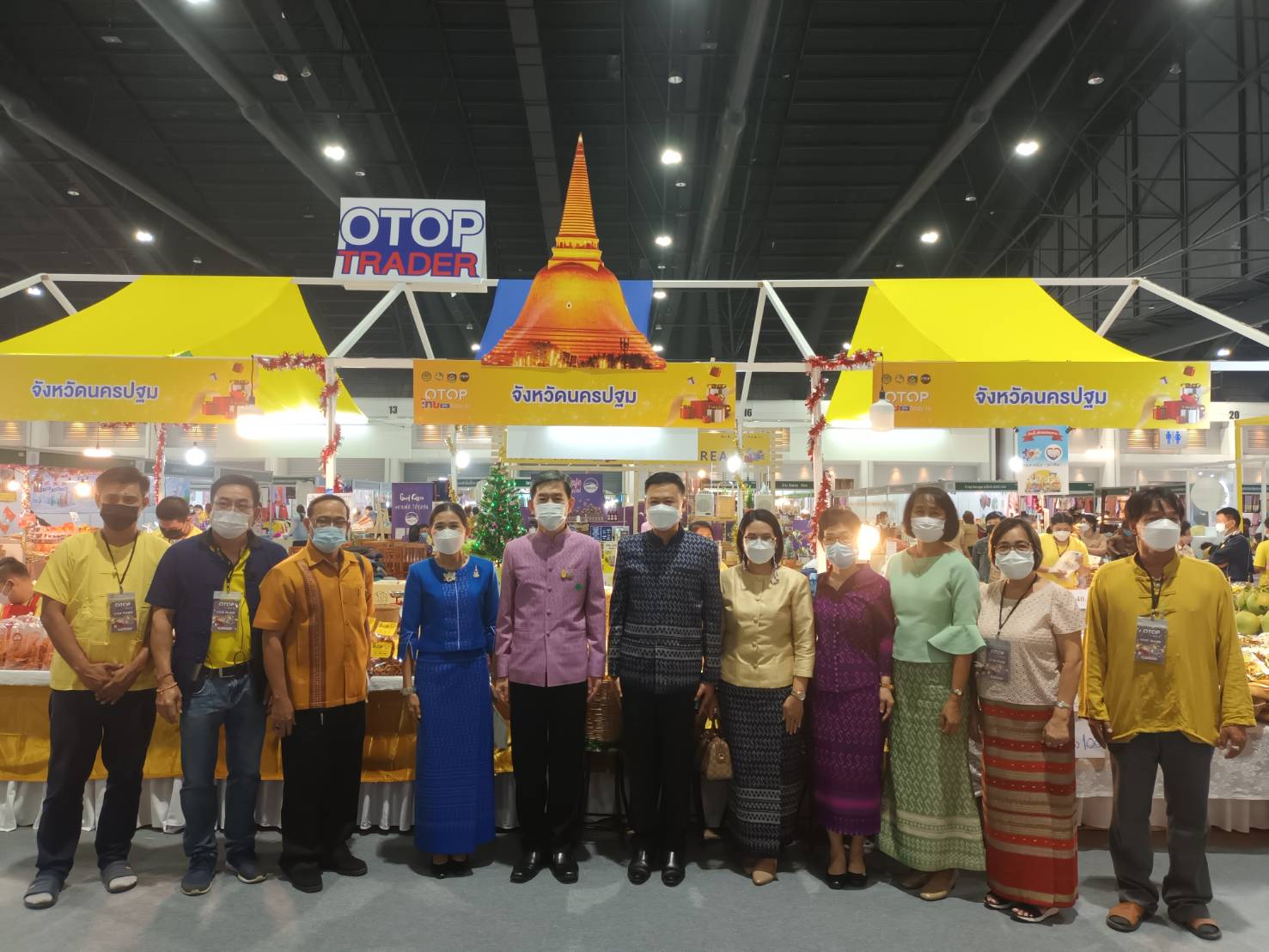 รองผู้ว่าราชการจังหวัดหนองคาย นำทีม พช.หนองคาย ผู้ประกอบการ OTOP เข้าร่วมพิธีเปิดงาน OTOP ไทยสู้ภัยโควิค – 19