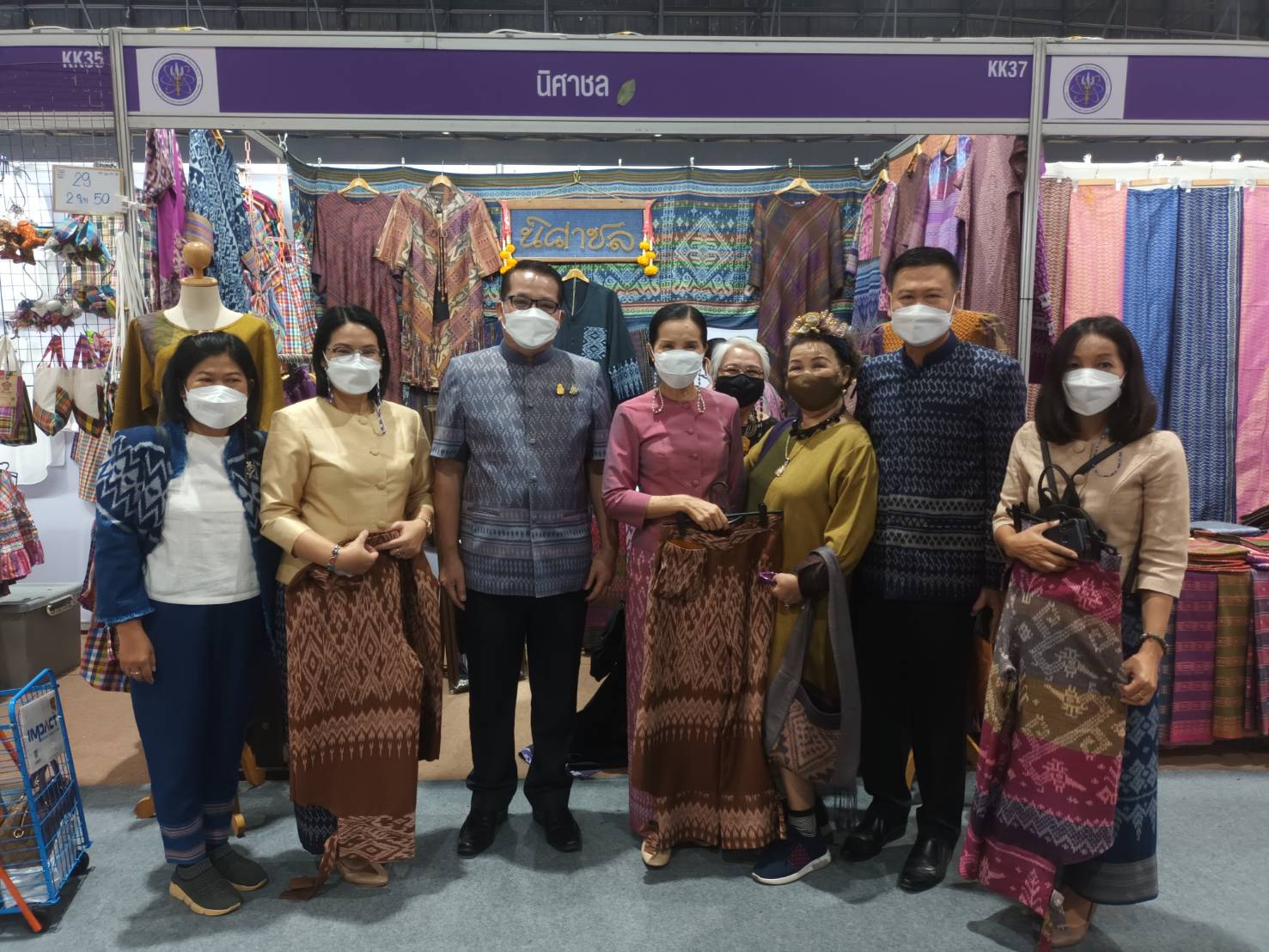 รองผู้ว่าราชการจังหวัดหนองคาย นำทีม พช.หนองคาย ผู้ประกอบการ OTOP เข้าร่วมพิธีเปิดงาน OTOP ไทยสู้ภัยโควิค – 19