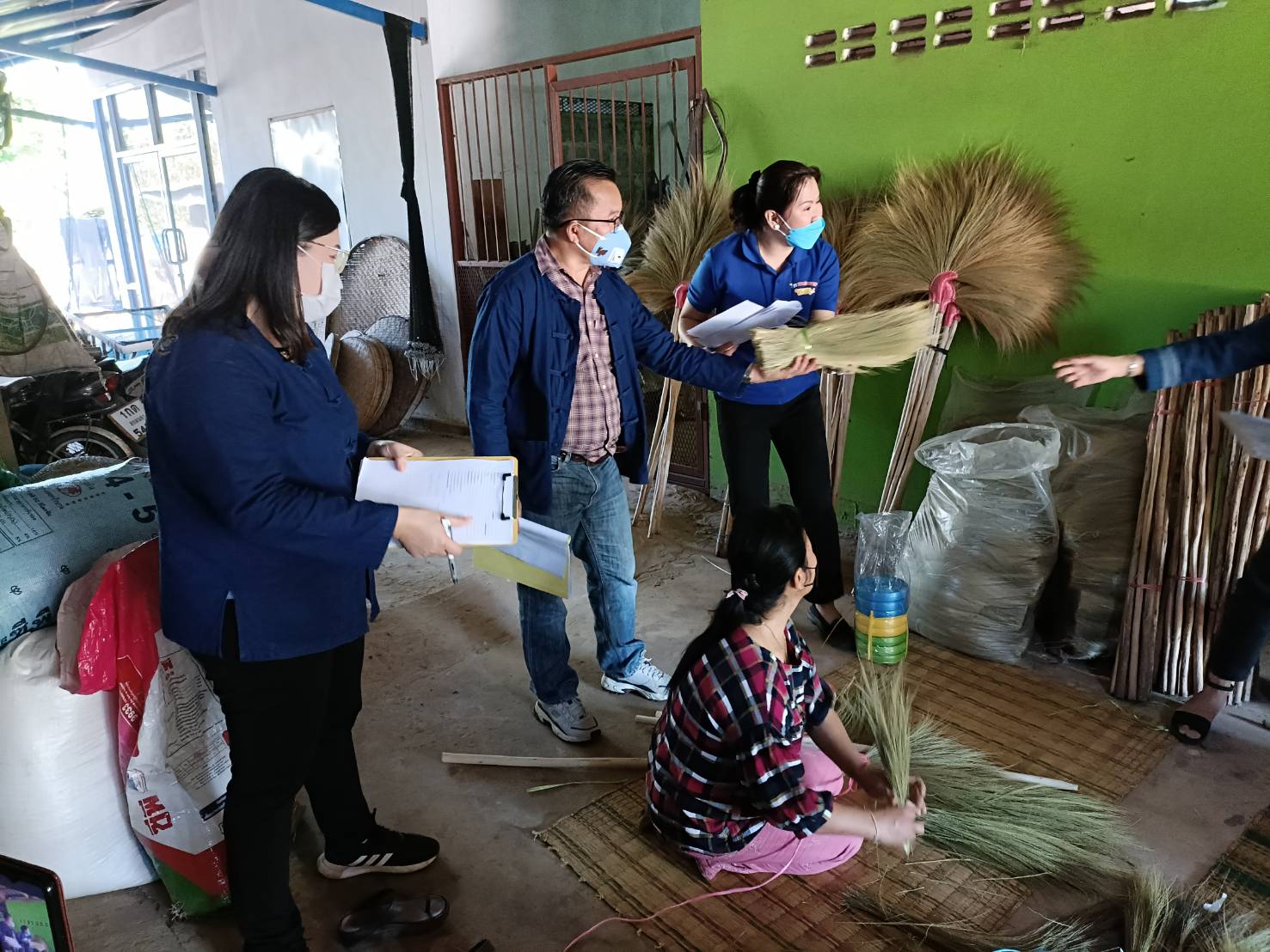 คณะอนุกรรมการบริหารกองทุนพัฒนาบทบาทสตรีจังหวัดหนองคาย ลงพื้นที่ติดตามประเมินและกลั่นกรองโครงการของสมาชิกกองทุนพัฒนาบทบาทสตรี ที่ยื่นขอกู้ยืมทุนหมุนเวียน อ.เฝ้าไร่ และ อ.โพนพิสัย