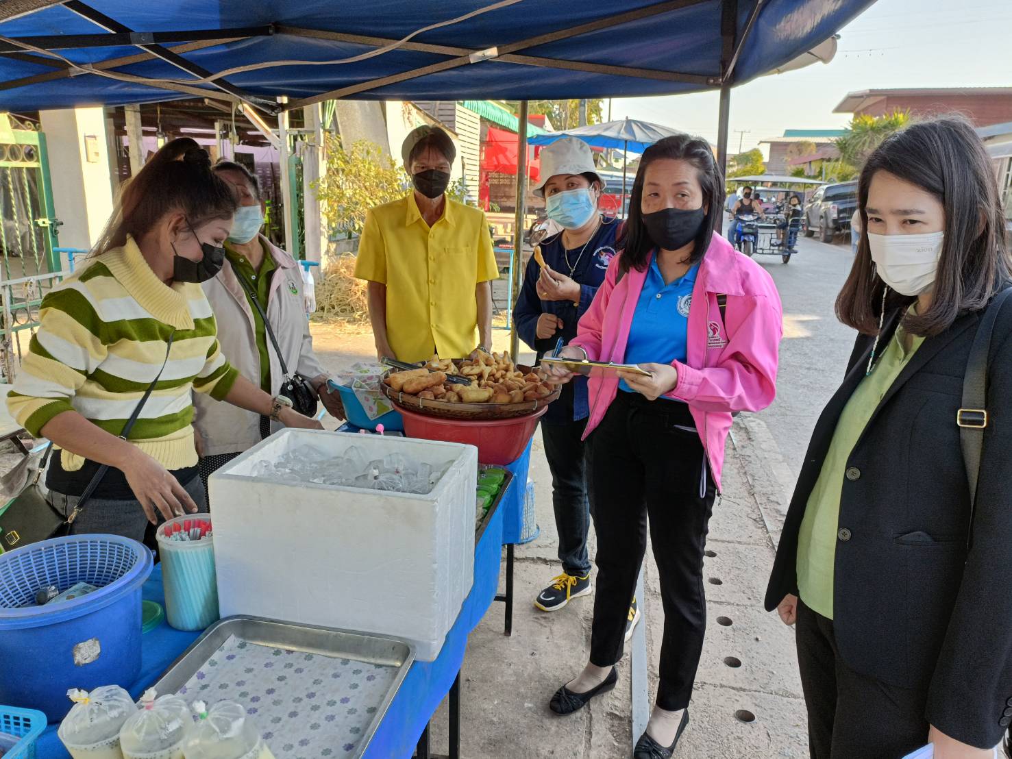 คณะอนุกรรมการบริหารกองทุนพัฒนาบทบาทสตรีจังหวัดหนองคาย ลงพื้นที่ติดตามประเมินและกลั่นกรองโครงการของสมาชิกกองทุนพัฒนาบทบาทสตรี ที่ยื่นขอกู้ยืมทุนหมุนเวียน อ.ท่าบ่อ