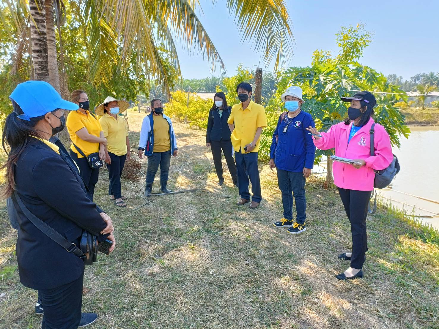 คณะอนุกรรมการบริหารกองทุนพัฒนาบทบาทสตรีจังหวัดหนองคาย ลงพื้นที่ติดตามประเมินและกลั่นกรองโครงการของสมาชิกกองทุนพัฒนาบทบาทสตรี ที่ยื่นขอกู้ยืมทุนหมุนเวียน อ.ท่าบ่อ