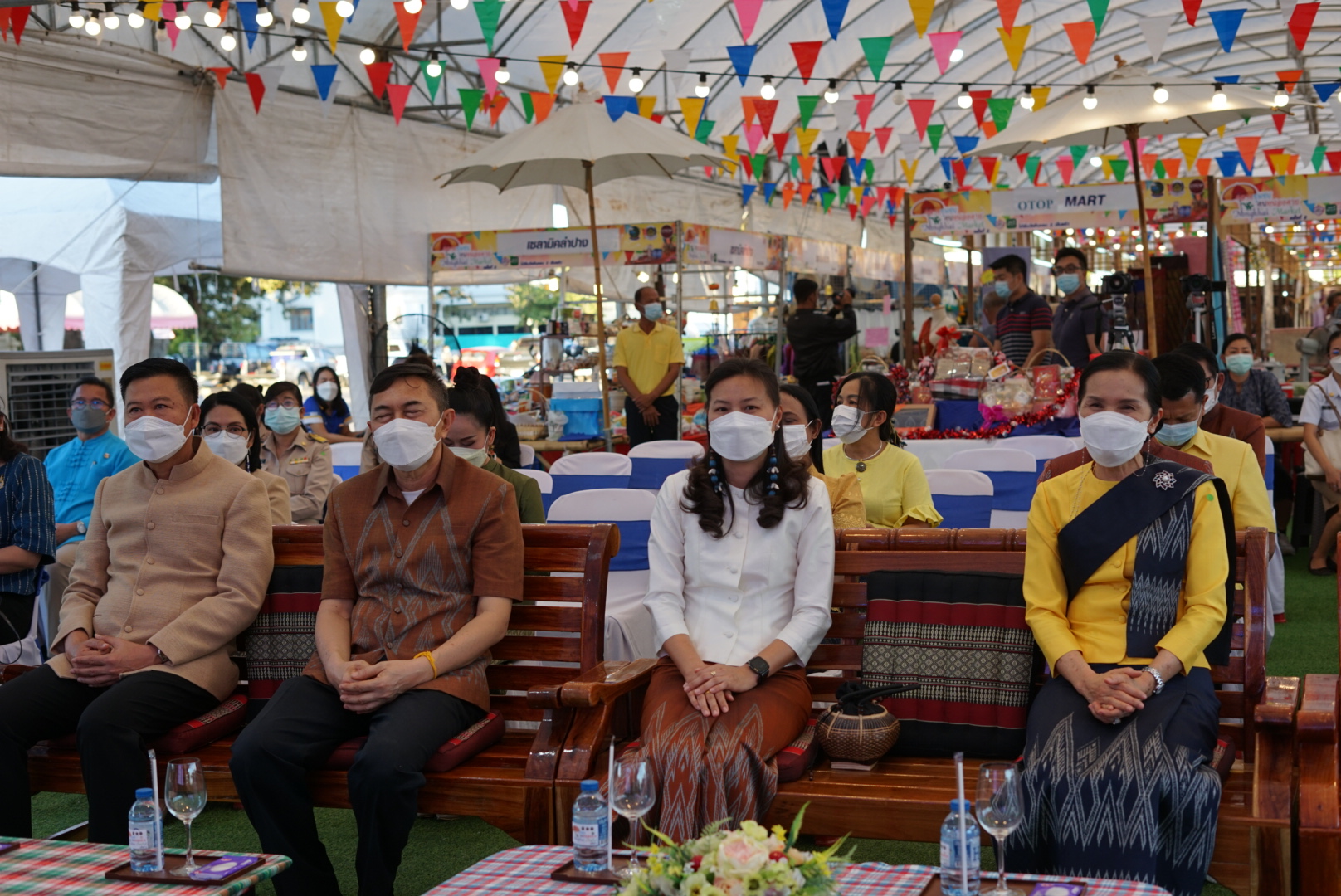 พช.หนองคาย จัดโครงการตลาดชุมชนคนหนองคาย ครั้งที่ 2 ตามโครงการพัฒนาและเสริมสร้างความเข้มแข็งของเศรษฐกิจฐานรากภายใต้งบประมาณรายจ่าย ประจำปีงบประมาณ พ.ศ. 2564