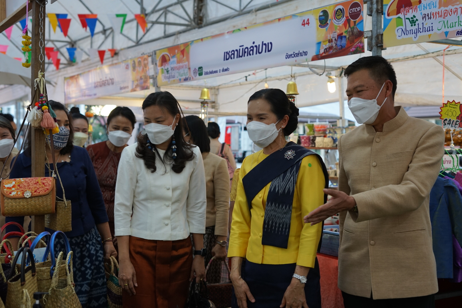 พช.หนองคาย จัดโครงการตลาดชุมชนคนหนองคาย ครั้งที่ 2 ตามโครงการพัฒนาและเสริมสร้างความเข้มแข็งของเศรษฐกิจฐานรากภายใต้งบประมาณรายจ่าย ประจำปีงบประมาณ พ.ศ. 2564