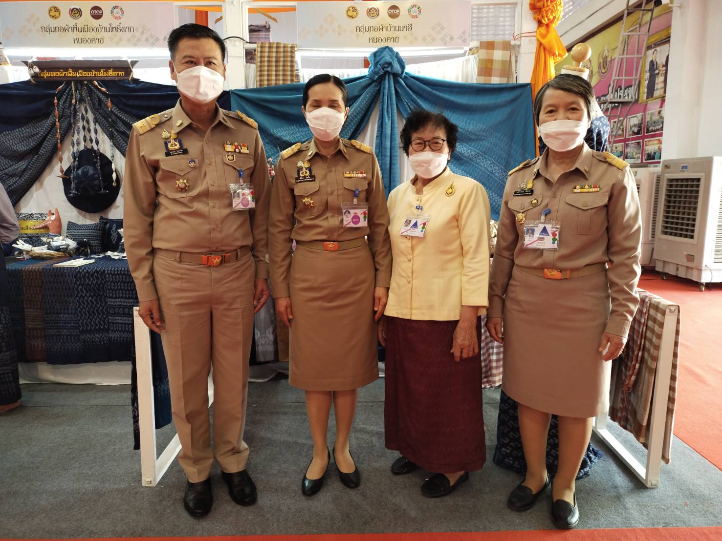 จังหวัดหนองคาย เฝ้ารับเสด็จ สมเด็จพระเจ้าลูกเธอ เจ้าฟ้าสิริวัณณวรี นารีรัตนราชกัญญา ในการเสด็จทอดพระเนตรนิทรรศการกลุ่มทอผ้าไหมกลุ่มแรกของมูลนิธิส่งเสริมศิลปาชีพในสมเด็จพระนางเจ้าสิริกิติ์ พระบรมราชินีนารถ