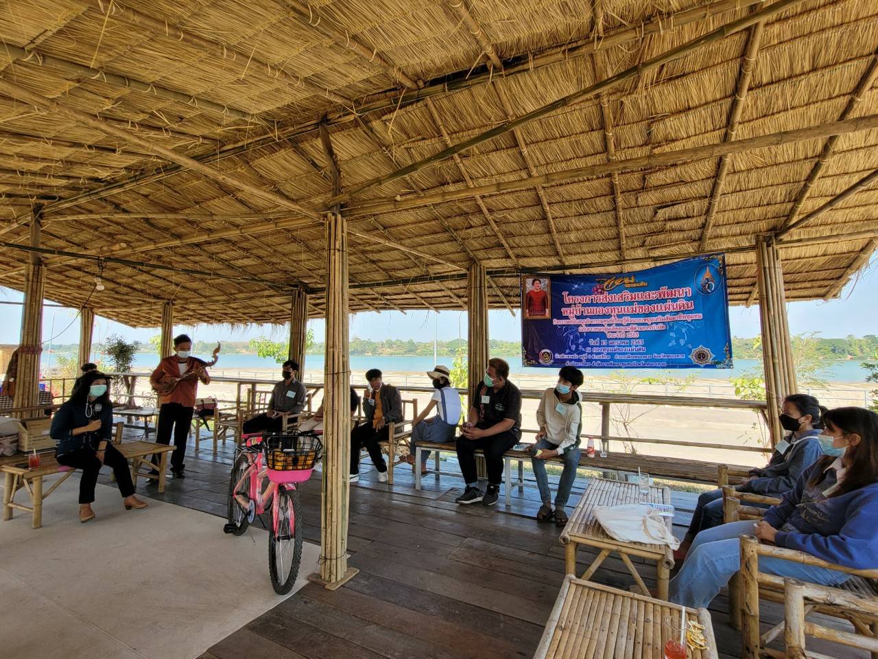 พช.หนองคาย ดำเนินโครงการส่งเสริมและพัฒนาหมู่บ้านกองทุนแม่ของแผ่นดิน กิจกรรม สนับสนุนกิจกรรมศูนย์เรียนรู้ต้นแบบหนุนเสริมสัมมาชีพชุมชนแก่เยาวชนกลุ่มเสี่ยงและผู้ผ่านการบำบัด