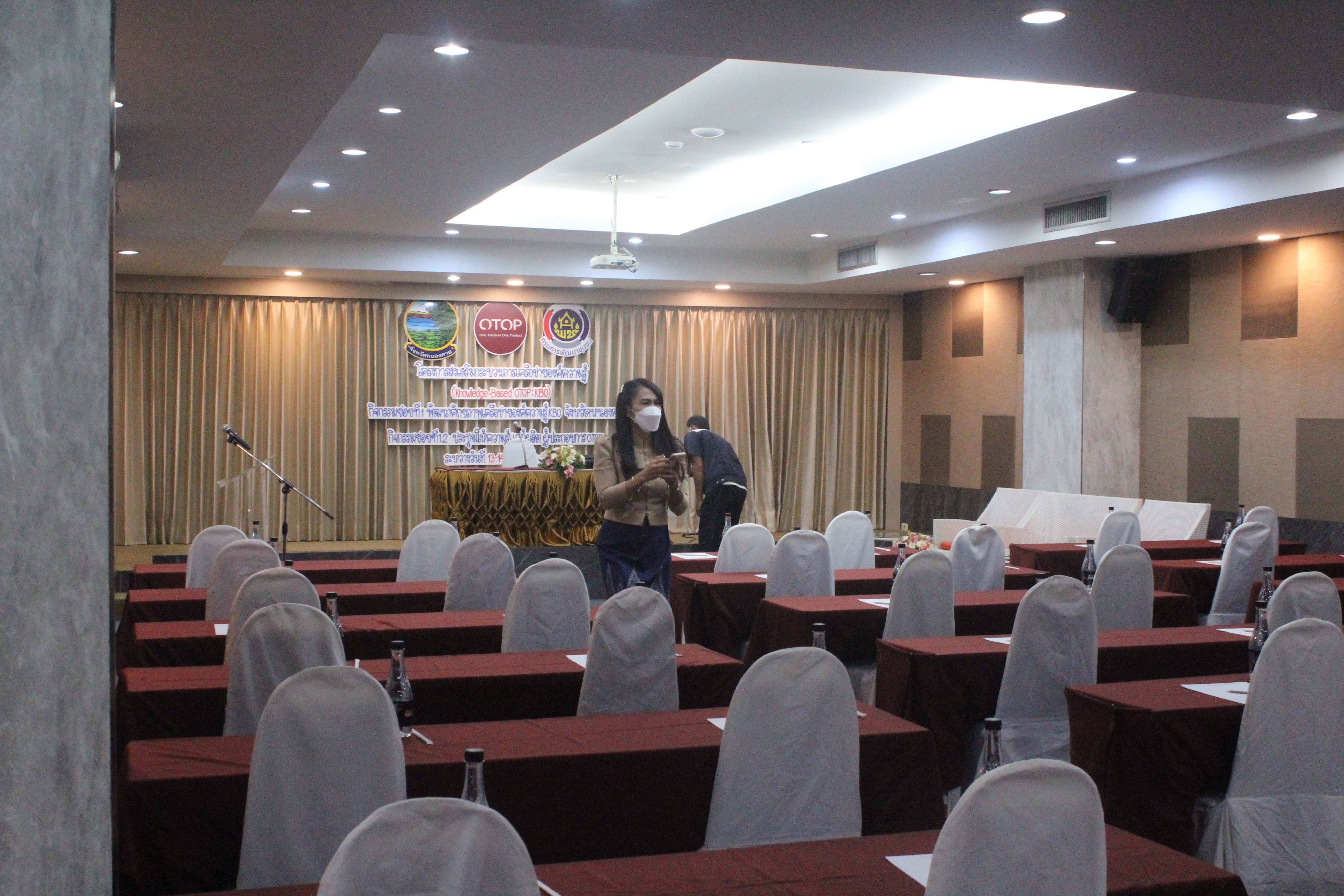 พช.หนองคาย ประชุมให้ความรู้แก่ผู้ผลิต ผู้ประกอบการ OTOP ตามโครงการส่งเสริมกระบวนการเครือข่ายองค์ความรู้ (Knowledge – Based OTOP : KBO)