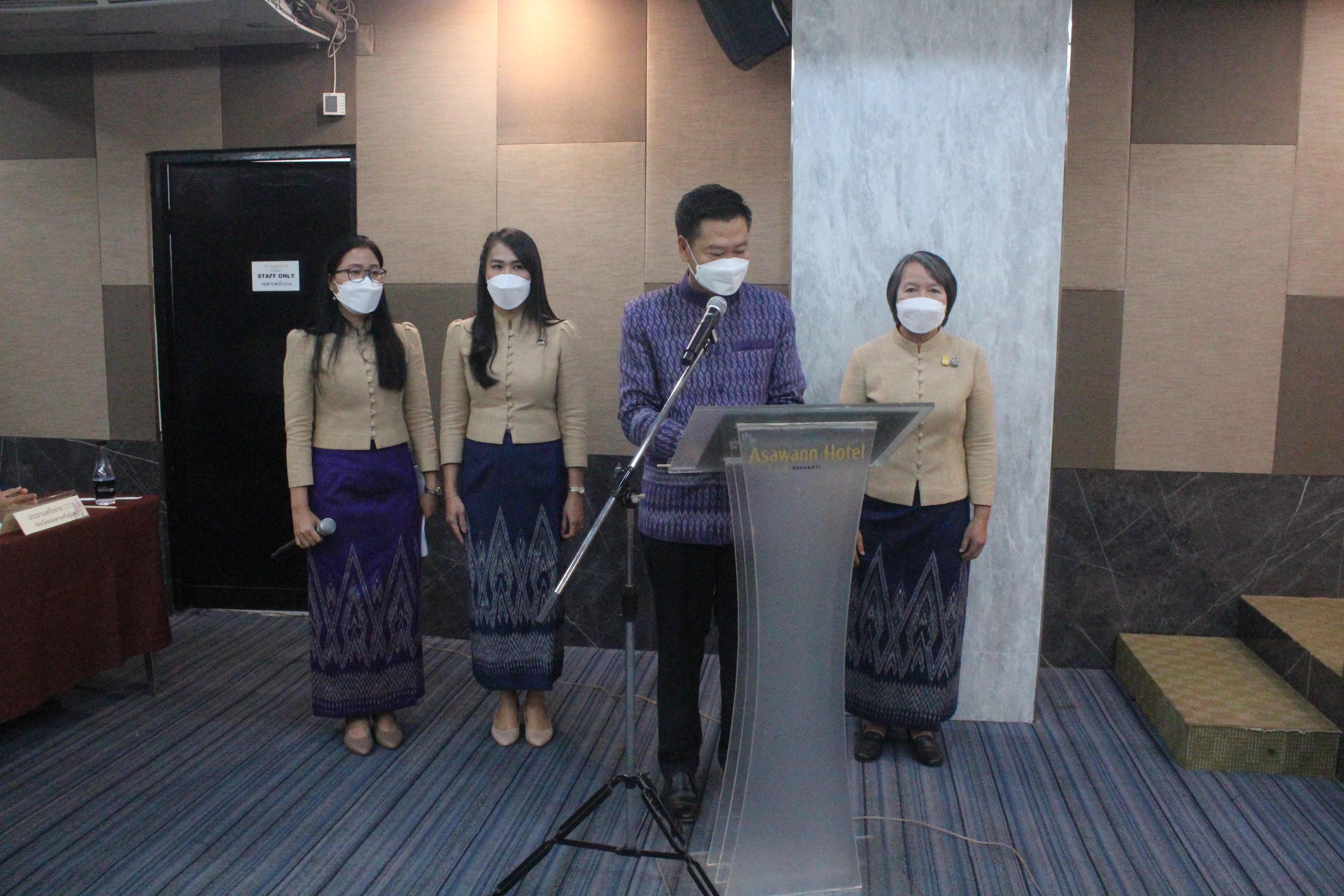 พช.หนองคาย ประชุมให้ความรู้แก่ผู้ผลิต ผู้ประกอบการ OTOP ตามโครงการส่งเสริมกระบวนการเครือข่ายองค์ความรู้ (Knowledge – Based OTOP : KBO)