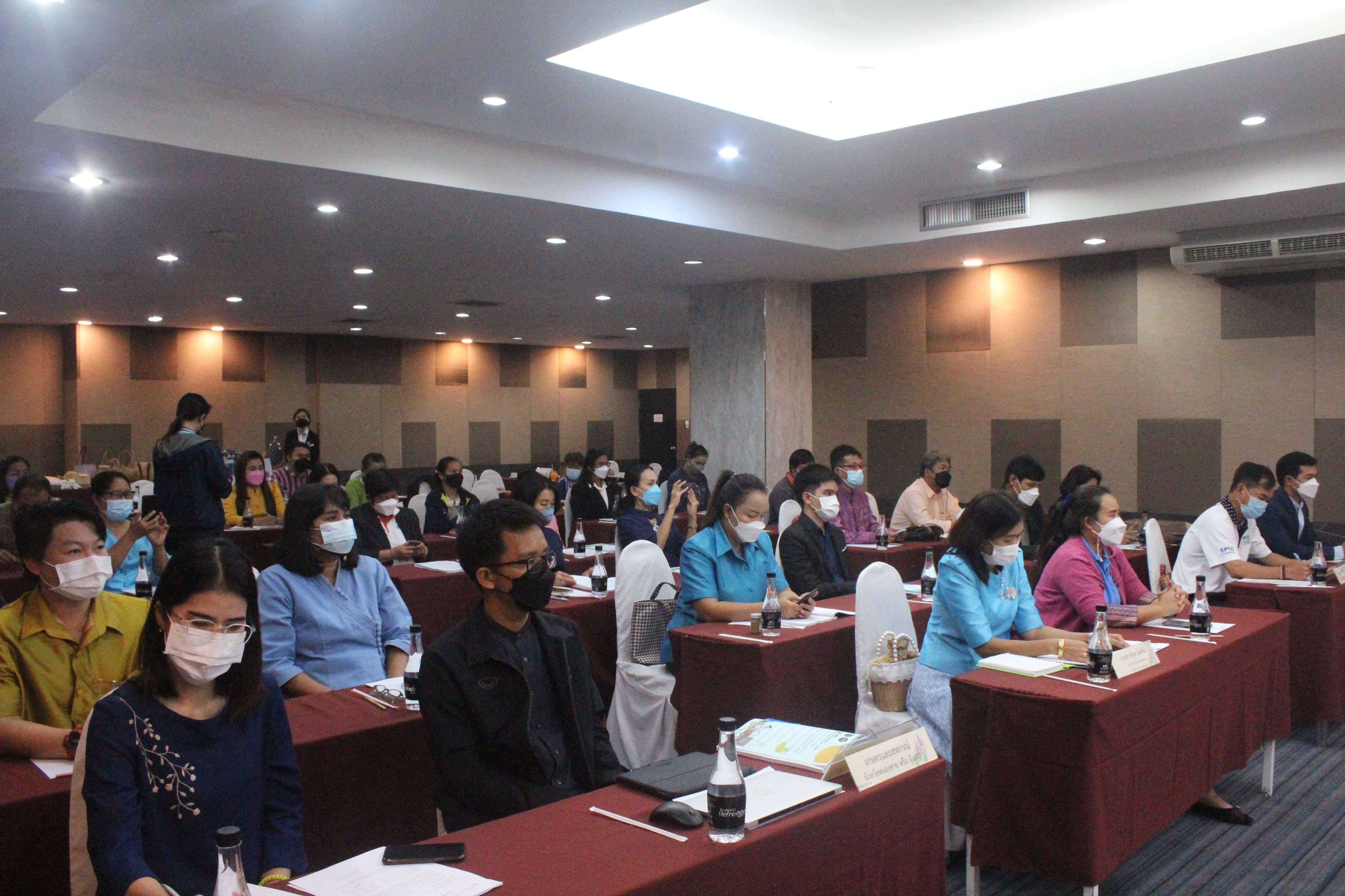 พช.หนองคาย ประชุมให้ความรู้แก่ผู้ผลิต ผู้ประกอบการ OTOP ตามโครงการส่งเสริมกระบวนการเครือข่ายองค์ความรู้ (Knowledge – Based OTOP : KBO)