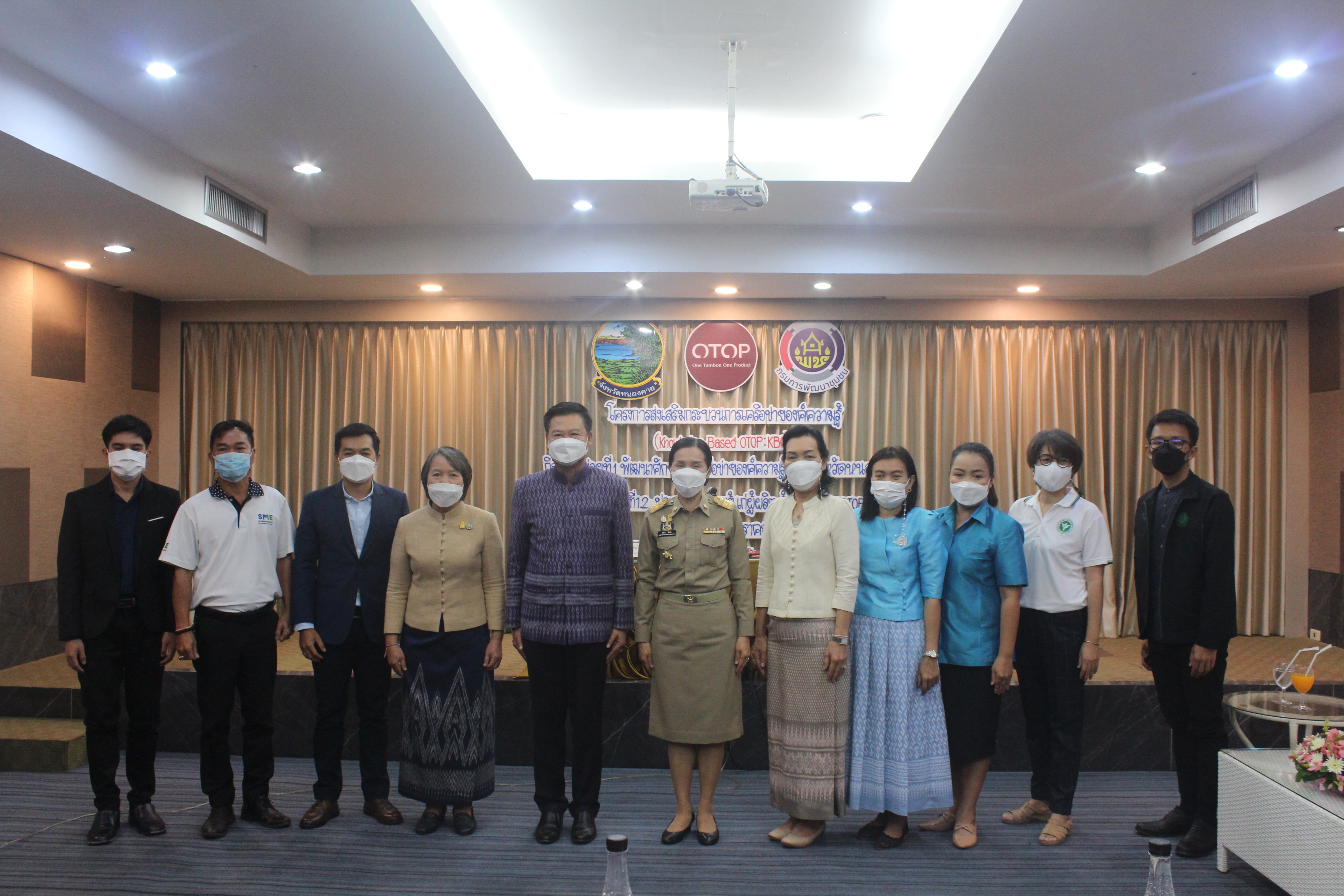 พช.หนองคาย ประชุมให้ความรู้แก่ผู้ผลิต ผู้ประกอบการ OTOP ตามโครงการส่งเสริมกระบวนการเครือข่ายองค์ความรู้ (Knowledge – Based OTOP : KBO)