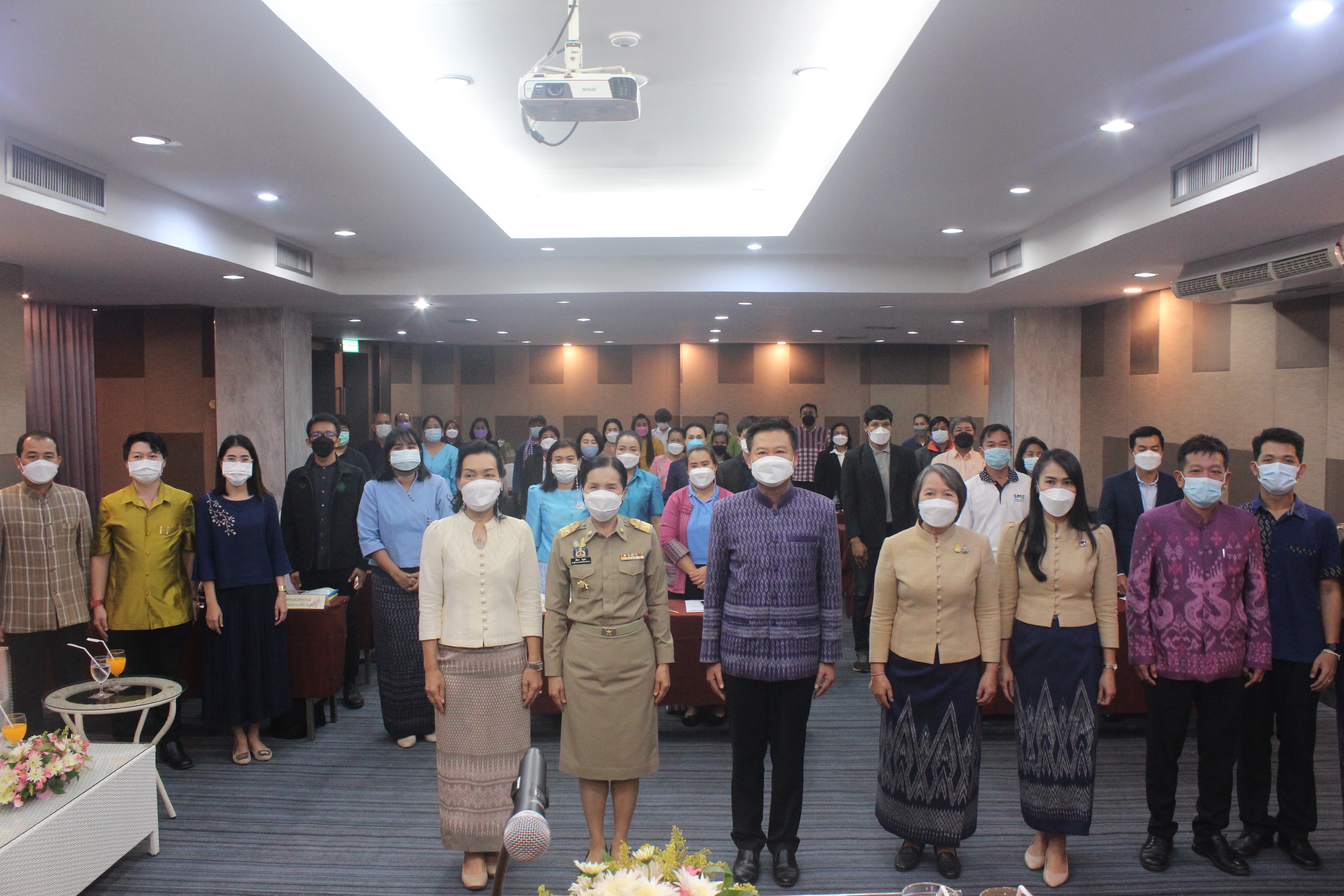 พช.หนองคาย ประชุมให้ความรู้แก่ผู้ผลิต ผู้ประกอบการ OTOP ตามโครงการส่งเสริมกระบวนการเครือข่ายองค์ความรู้ (Knowledge – Based OTOP : KBO)