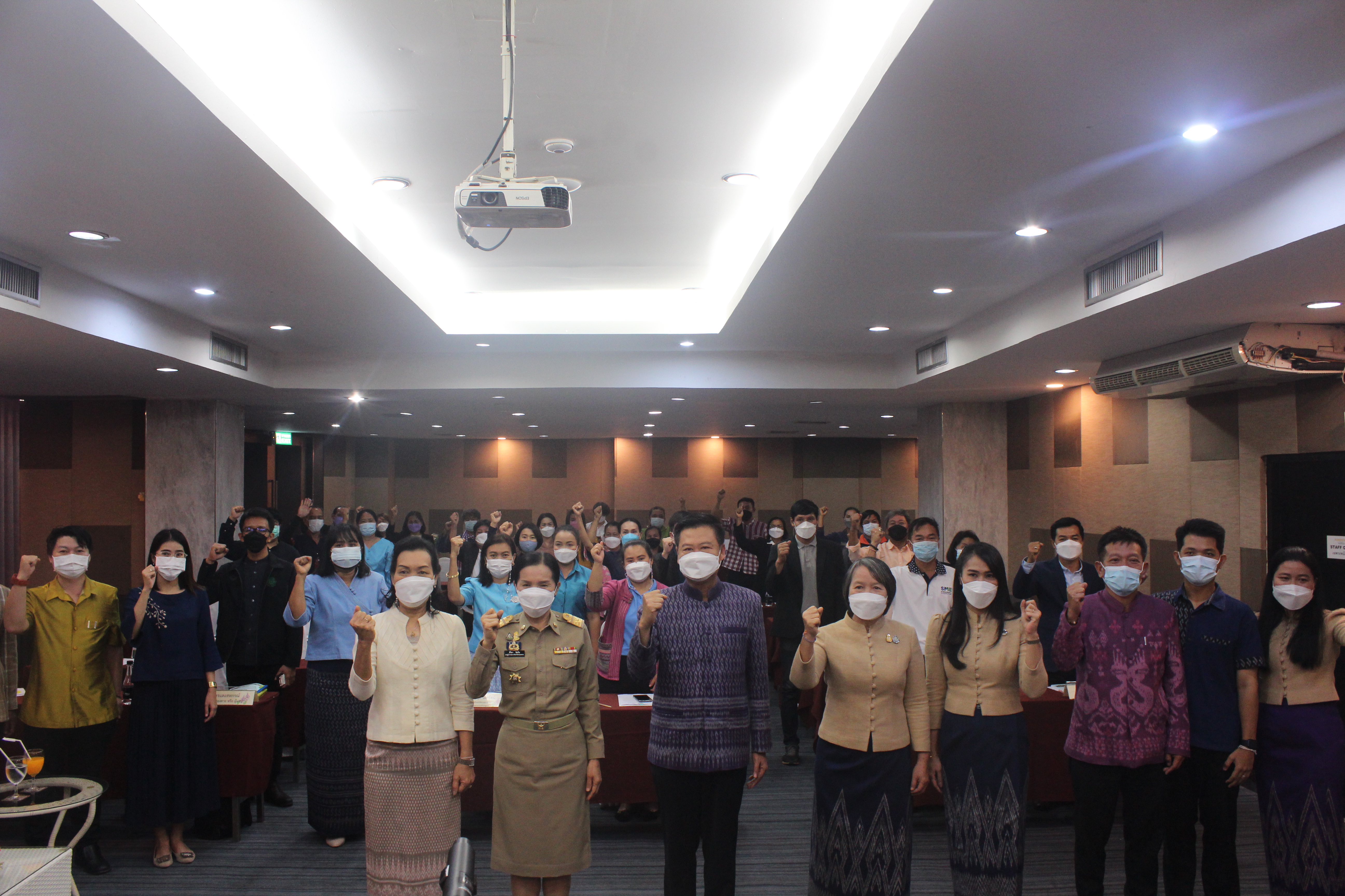 พช.หนองคาย ประชุมให้ความรู้แก่ผู้ผลิต ผู้ประกอบการ OTOP ตามโครงการส่งเสริมกระบวนการเครือข่ายองค์ความรู้ (Knowledge – Based OTOP : KBO)