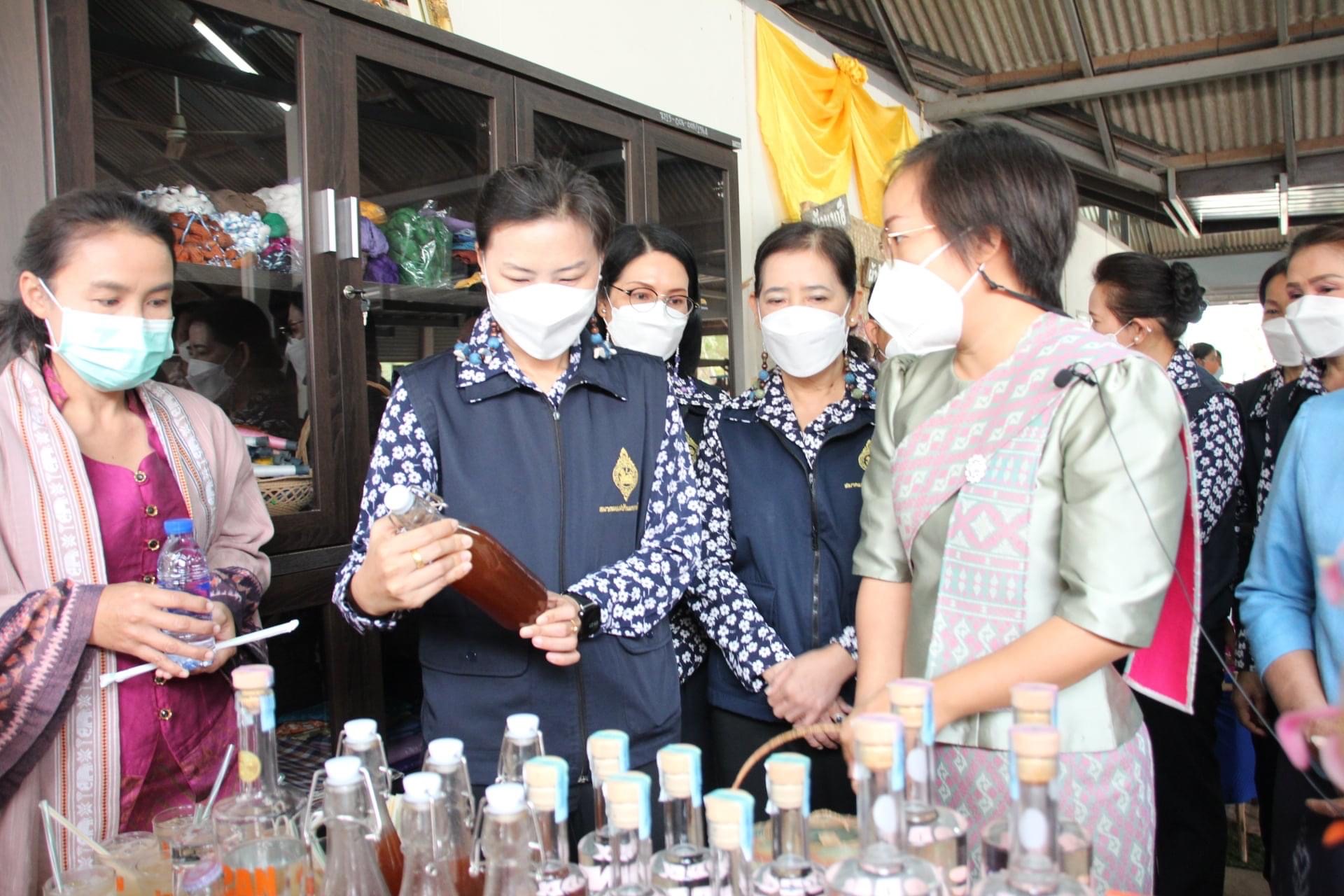พช.หนองคาย ร่วมกิจกรรมการลงพื้นที่ติดตามภารกิจชมรมแม่บ้านมหาดไทยจังหวัดหนองคาย ของชมรมแม่บ้านมหาดไทยจังหวัดหนองคาย ในพื้นที่อำเภอเมืองหนองคาย จังหวัดหนองคาย