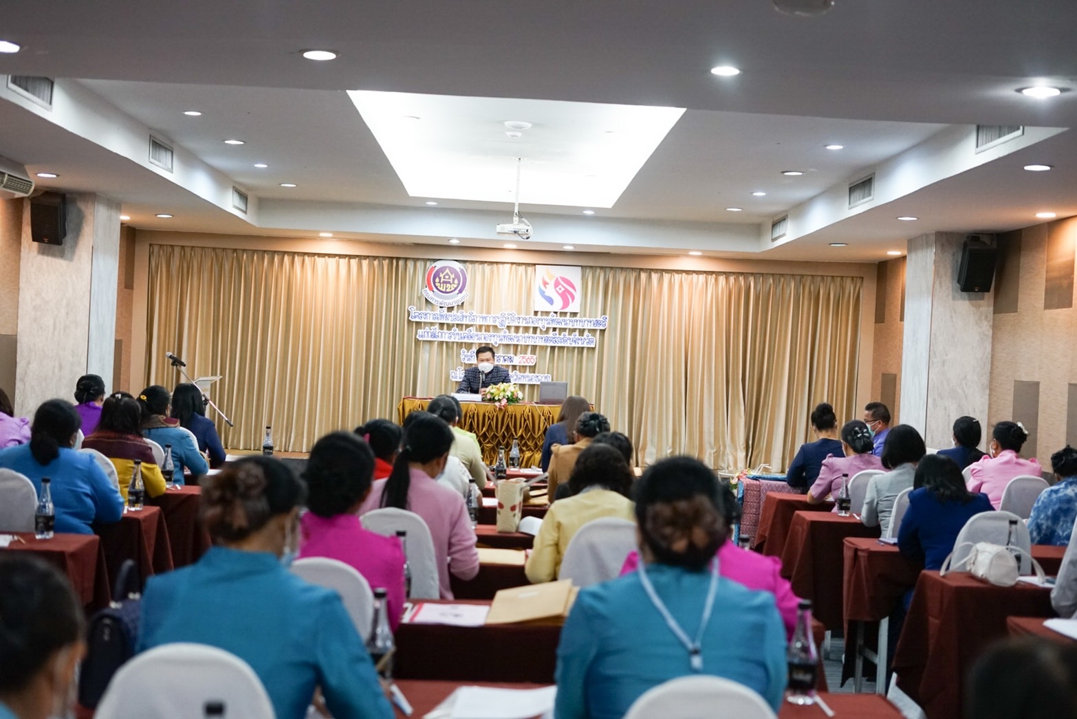 พช.หนองคาย จัดโครงการเพิ่มประสิทธิภาพการปฏิบัติงานกองทุนพัฒนาบทบาทสตรีแก่กลไกการขับเคลื่อนกองทุนพัฒนาบทบาทสตรี ระดับจังหวัด