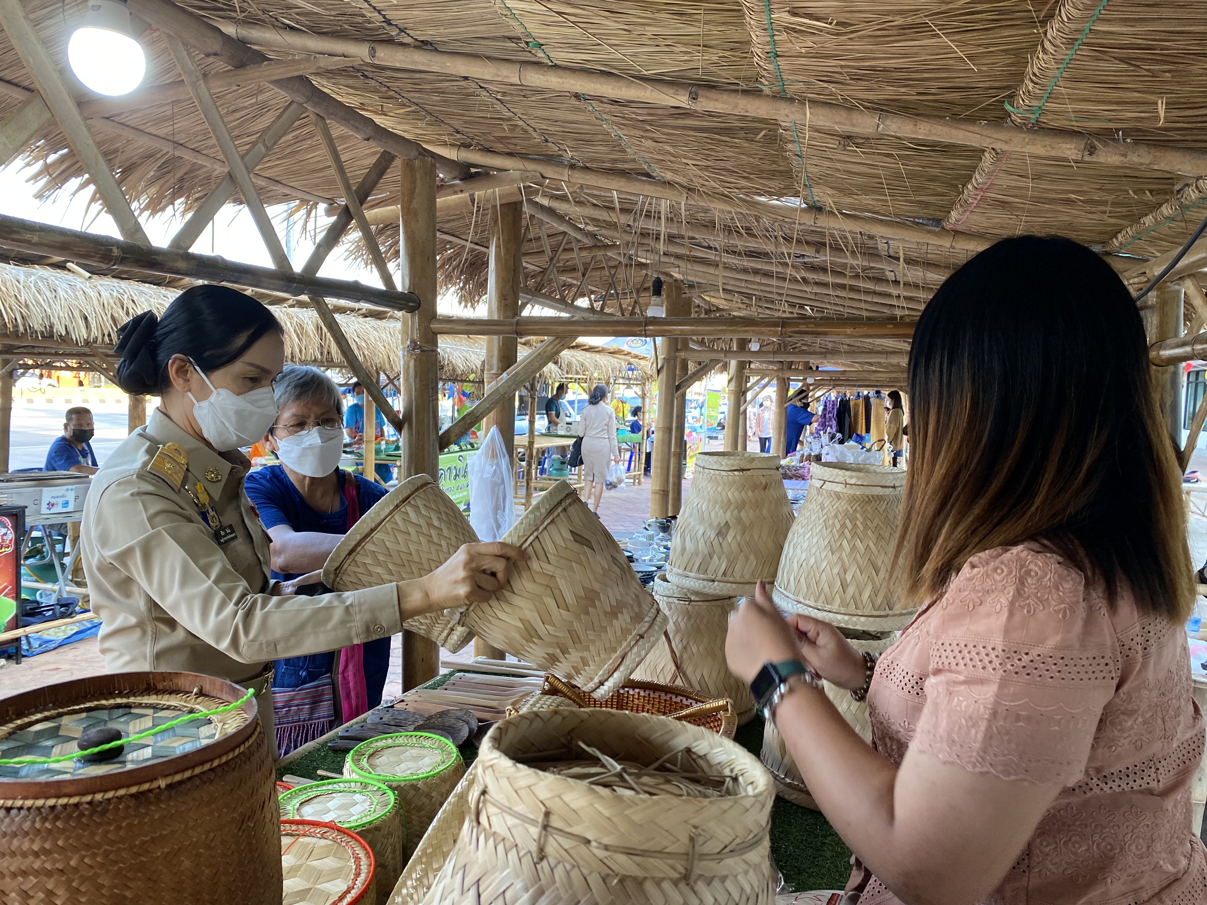 พช.หนองคาย จัดตลาดชุมชน คนหนองคาย เพื่อแก้ไขปัญหา และบรรเทาปัญหาค่าครองชีพ