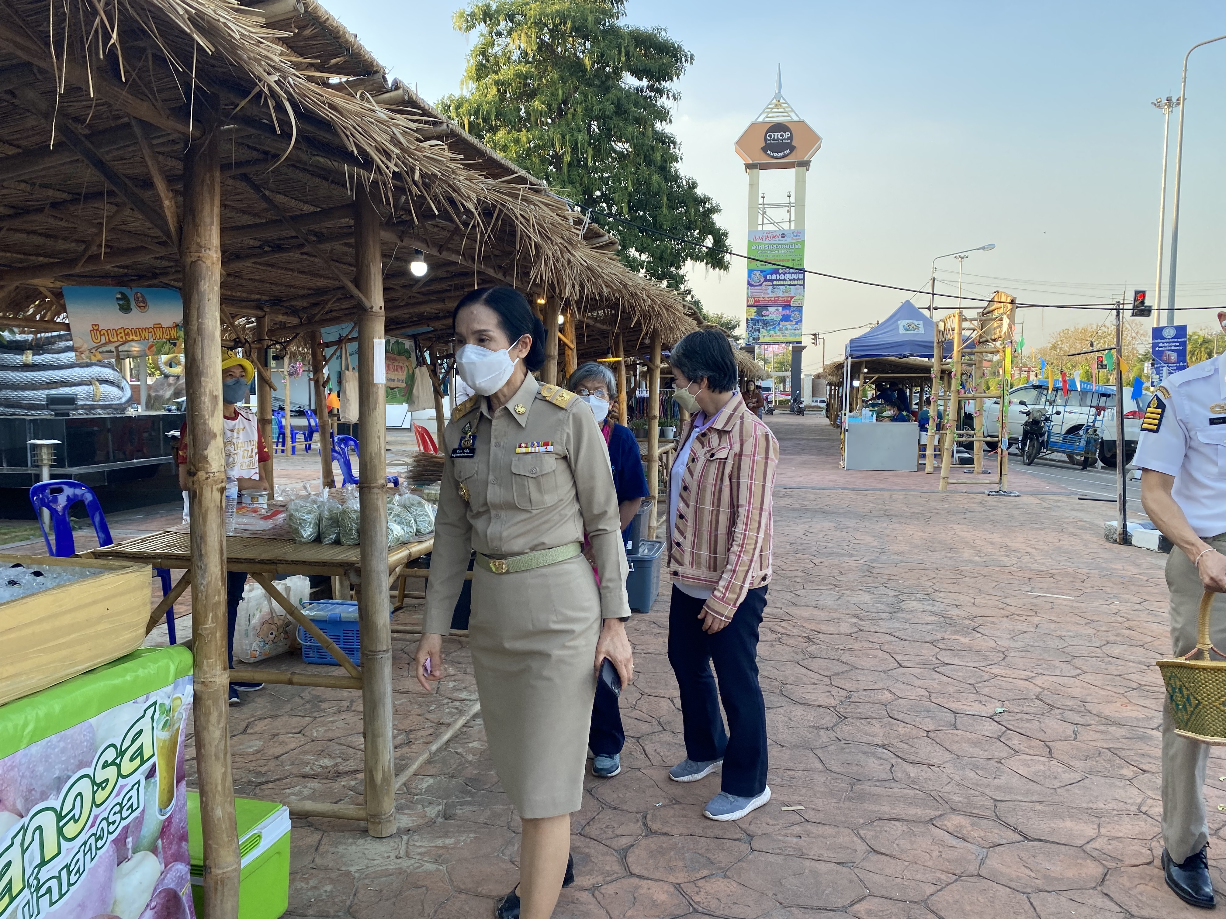 พช.หนองคาย จัดตลาดชุมชน คนหนองคาย เพื่อแก้ไขปัญหา และบรรเทาปัญหาค่าครองชีพ