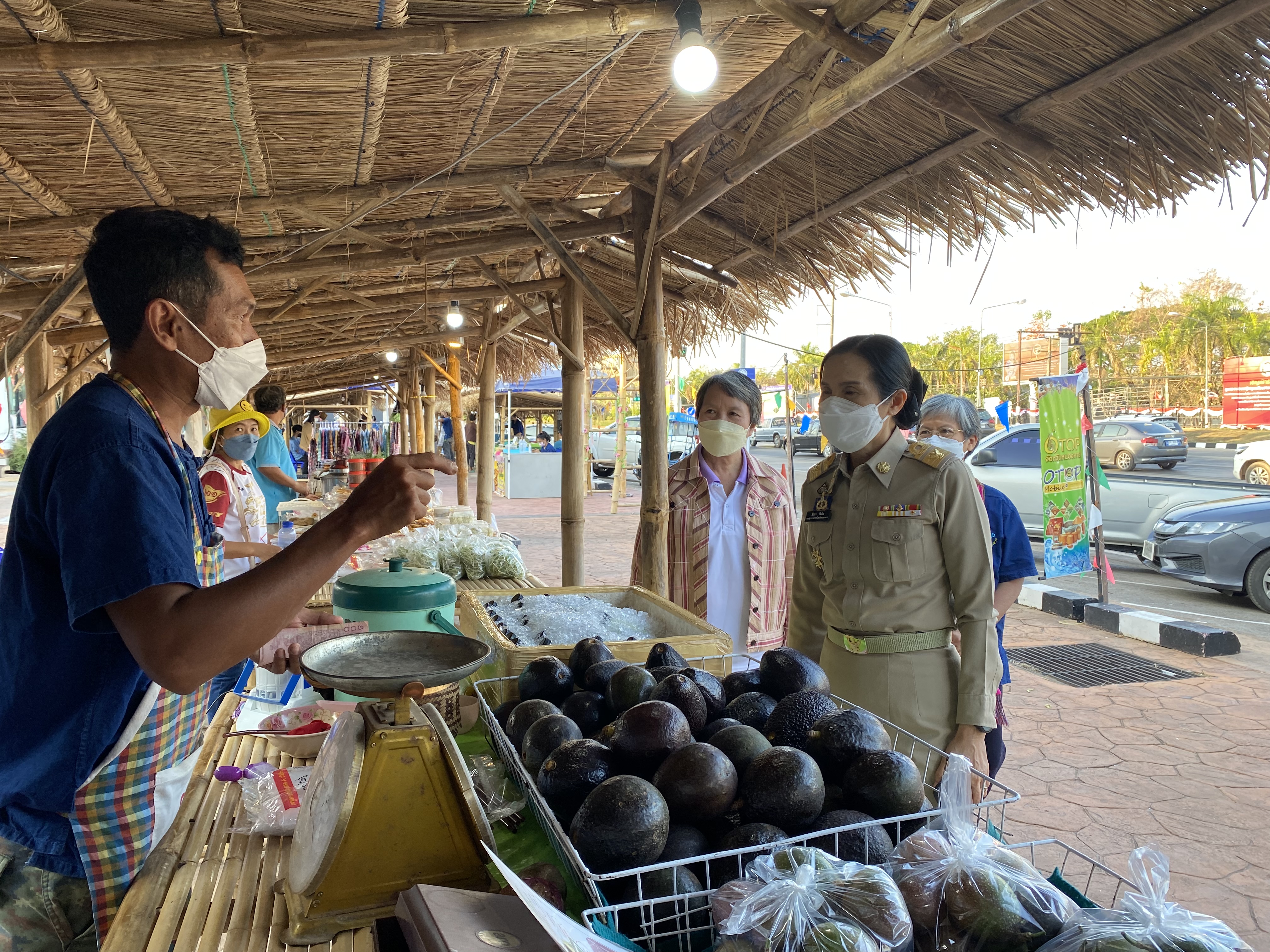 พช.หนองคาย จัดตลาดชุมชน คนหนองคาย เพื่อแก้ไขปัญหา และบรรเทาปัญหาค่าครองชีพ