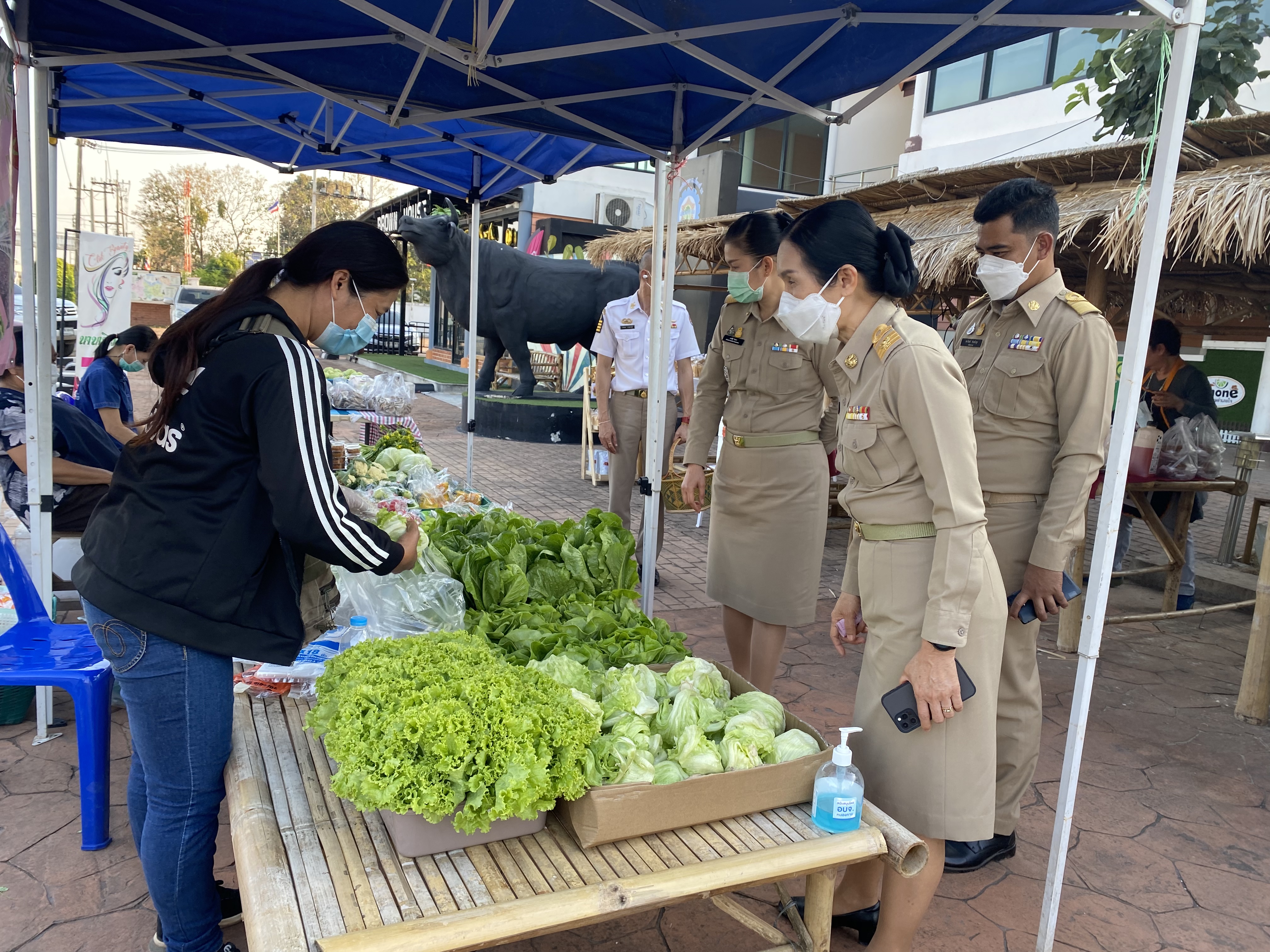 พช.หนองคาย จัดตลาดชุมชน คนหนองคาย เพื่อแก้ไขปัญหา และบรรเทาปัญหาค่าครองชีพ