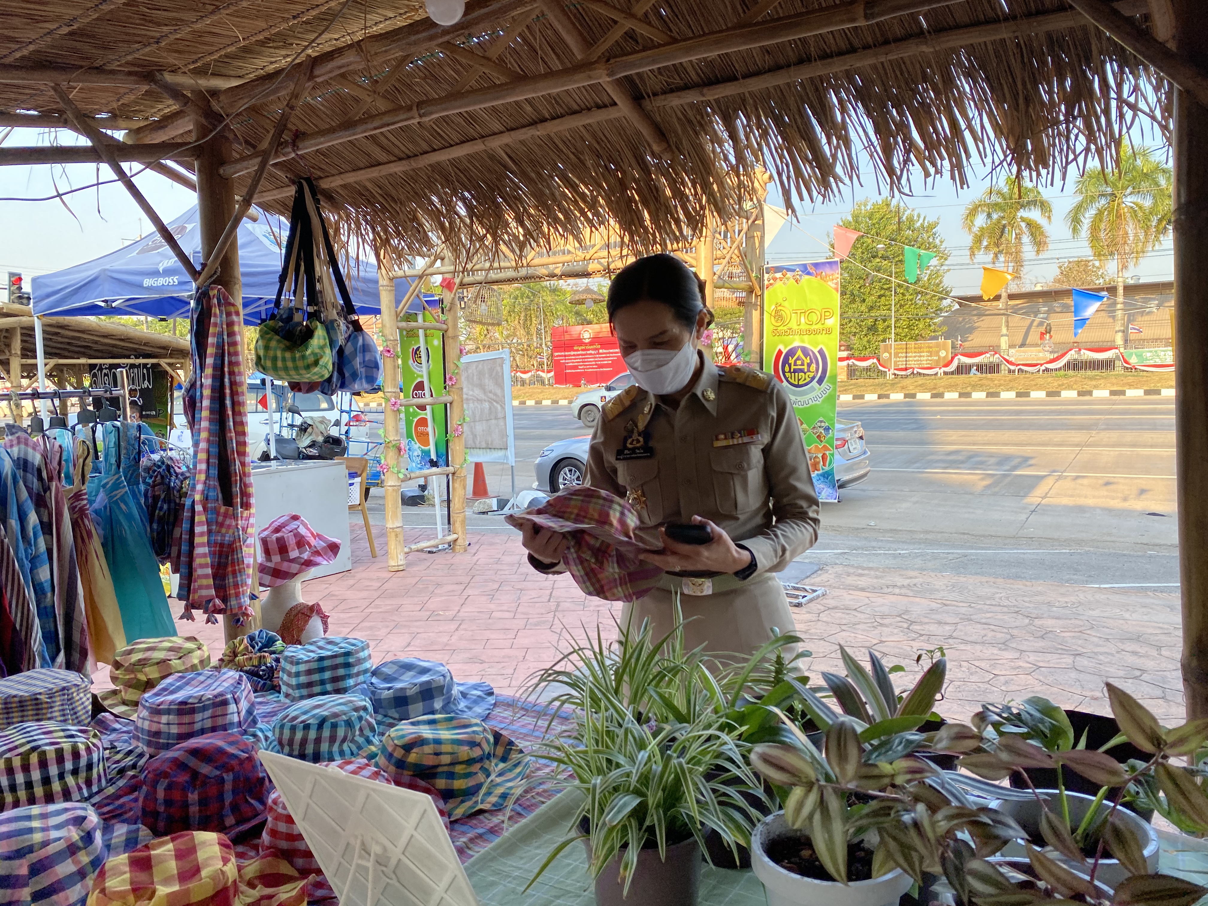 พช.หนองคาย จัดตลาดชุมชน คนหนองคาย เพื่อแก้ไขปัญหา และบรรเทาปัญหาค่าครองชีพ