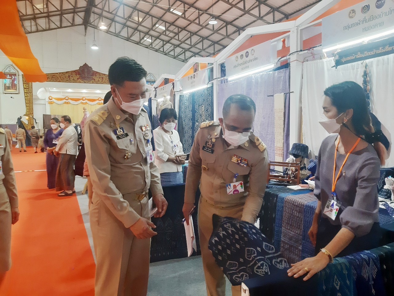 จังหวัดหนองคาย เฝ้ารับเสด็จ สมเด็จพระเจ้าลูกเธอ เจ้าฟ้าสิริวัณณวรี นารีรัตนราชกัญญา ในการเสด็จทอดพระเนตรนิทรรศการกลุ่มทอผ้าไหมกลุ่มแรกของมูลนิธิส่งเสริมศิลปาชีพในสมเด็จพระนางเจ้าสิริกิติ์ พระบรมราชินีนารถ