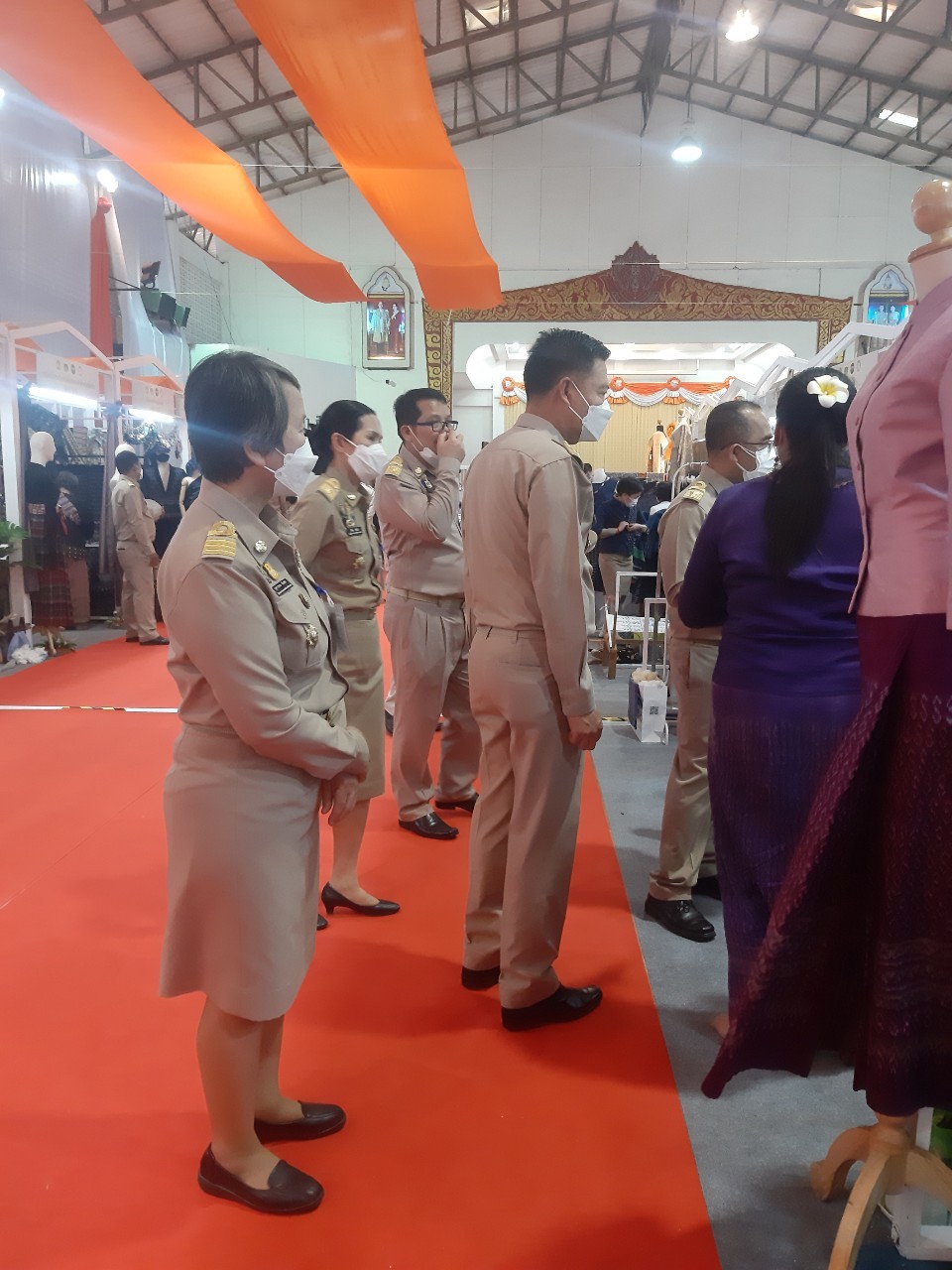 จังหวัดหนองคาย เฝ้ารับเสด็จ สมเด็จพระเจ้าลูกเธอ เจ้าฟ้าสิริวัณณวรี นารีรัตนราชกัญญา ในการเสด็จทอดพระเนตรนิทรรศการกลุ่มทอผ้าไหมกลุ่มแรกของมูลนิธิส่งเสริมศิลปาชีพในสมเด็จพระนางเจ้าสิริกิติ์ พระบรมราชินีนารถ