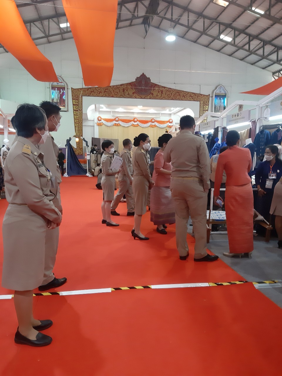 จังหวัดหนองคาย เฝ้ารับเสด็จ สมเด็จพระเจ้าลูกเธอ เจ้าฟ้าสิริวัณณวรี นารีรัตนราชกัญญา ในการเสด็จทอดพระเนตรนิทรรศการกลุ่มทอผ้าไหมกลุ่มแรกของมูลนิธิส่งเสริมศิลปาชีพในสมเด็จพระนางเจ้าสิริกิติ์ พระบรมราชินีนารถ