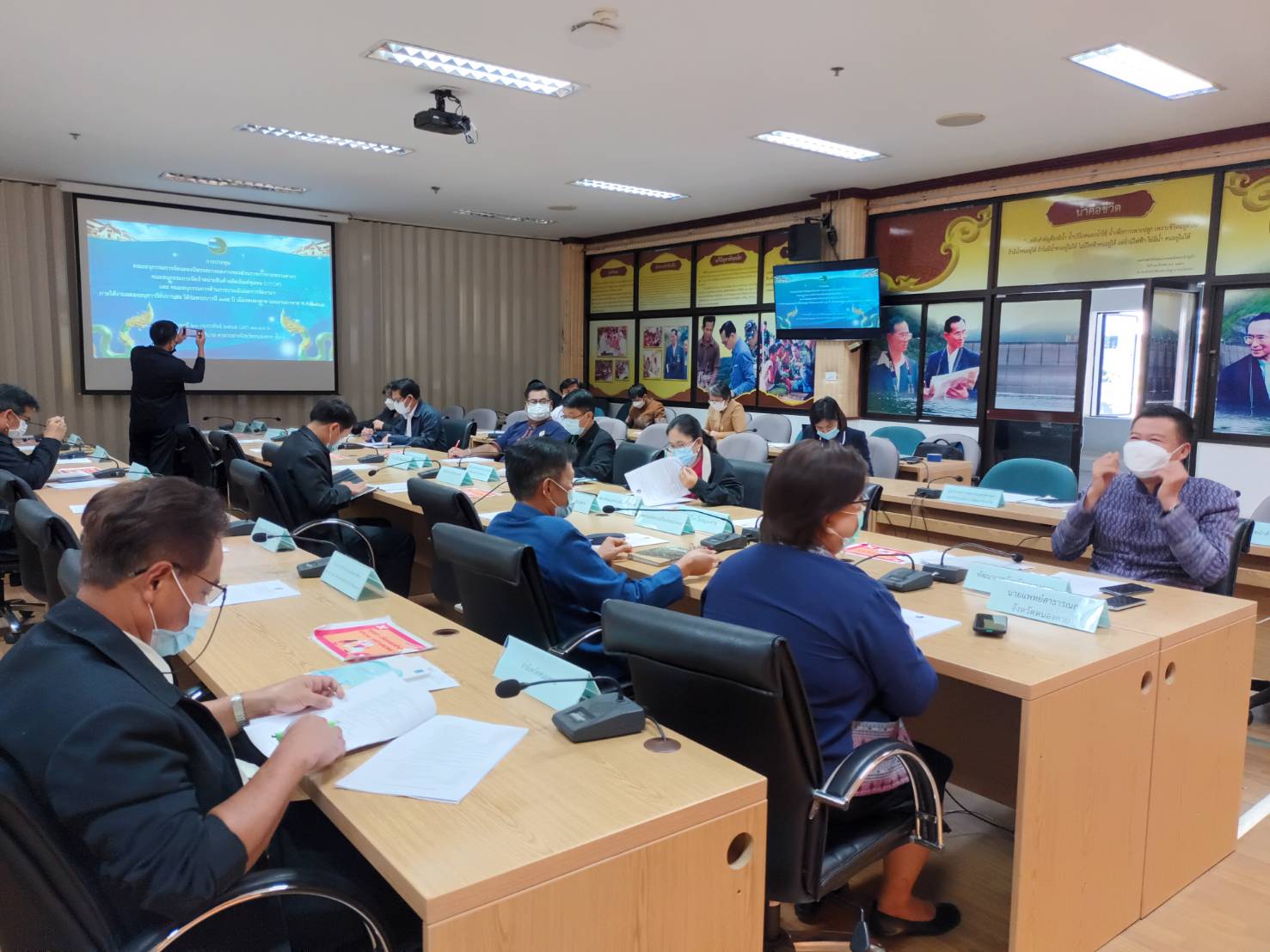 พช.หนองคาย ร่วมประชุมคณะอนุกรรมการจัดแสดงนิทรรศการผลงานของส่วนราชการกระทรวงต่าง ๆ คณะอนุกรรมการจัดจำหน่ายสินค้าผลิตภัณฑ์ชุมชน (OTOP) ภายใต้งานฉลองอนุสาวรีย์ปรับฮ่อ ใต้ร่มพระบารมี 195 ปีเมืองหนองคาย และงานกาชาด พ.ศ. 2565