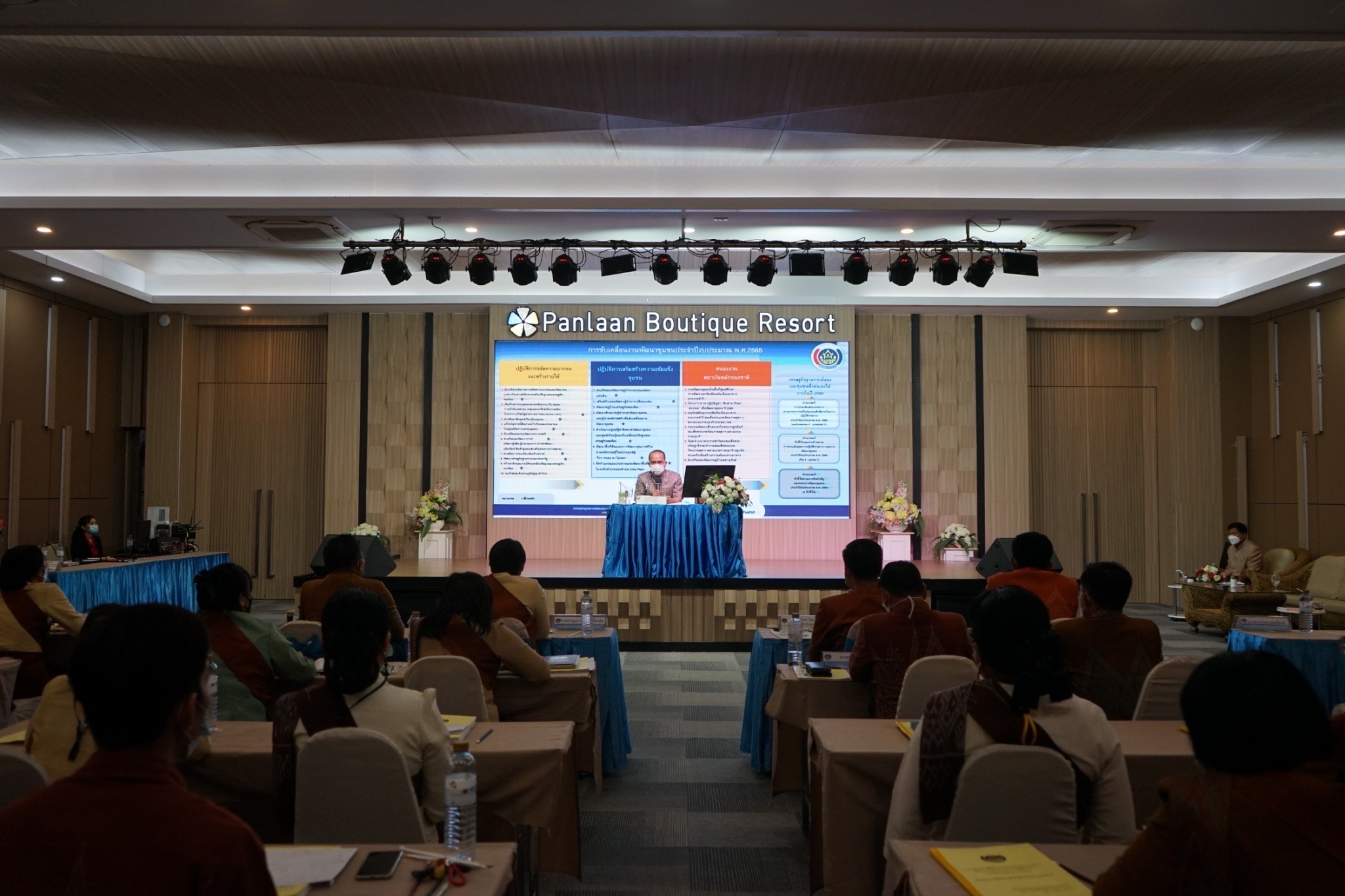 อธิบดีกรมการพัฒนาชุมชน มอบนโยบายการขับเคลื่อนการดำเนินงานและลงพื้นที่ติดตามการขับเคลื่อนงานพัฒนาชุมชน ในพื้นที่จังหวัดหนองคาย