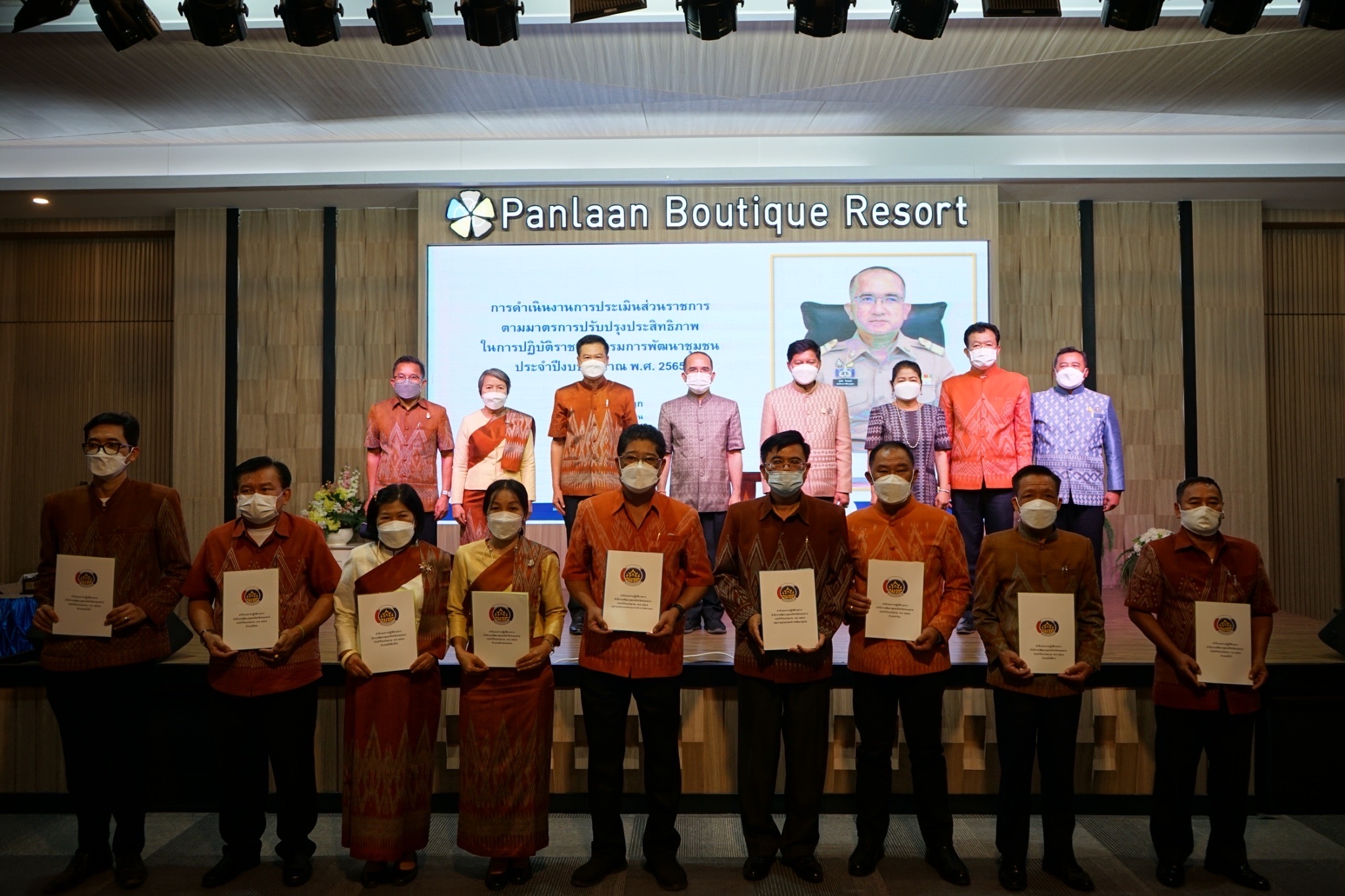 อธิบดีกรมการพัฒนาชุมชน มอบนโยบายการขับเคลื่อนการดำเนินงานและลงพื้นที่ติดตามการขับเคลื่อนงานพัฒนาชุมชน ในพื้นที่จังหวัดหนองคาย