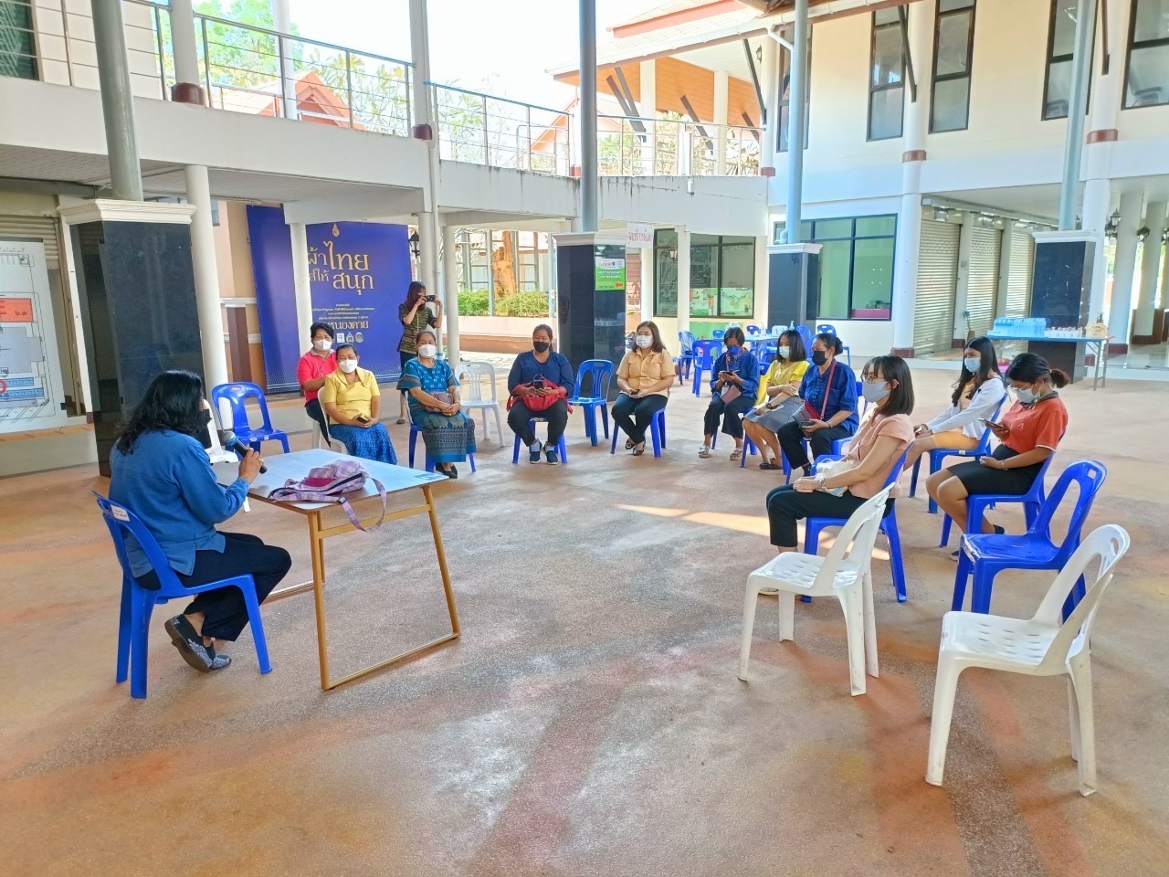 พช.หนองคาย จัดโครงการส่งเสริมช่องทางการตลาดผลิตภัณฑ์กลุ่มอาชีพสมาชิกกองทุนพัฒนาบทบาทสตรี