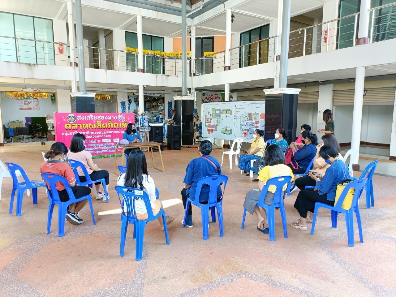 พช.หนองคาย จัดโครงการส่งเสริมช่องทางการตลาดผลิตภัณฑ์กลุ่มอาชีพสมาชิกกองทุนพัฒนาบทบาทสตรี