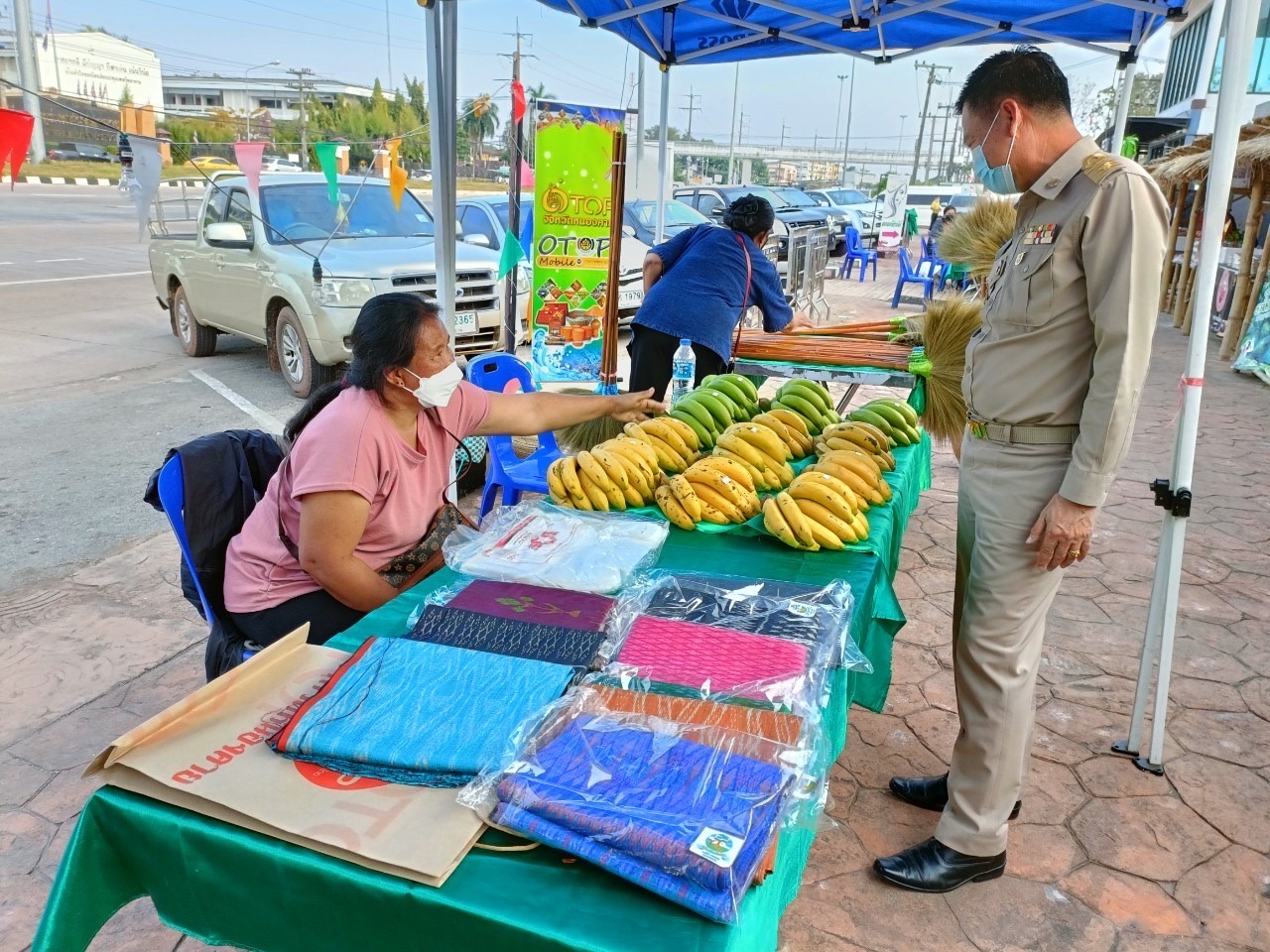 พช.หนองคาย จัดโครงการส่งเสริมช่องทางการตลาดผลิตภัณฑ์กลุ่มอาชีพสมาชิกกองทุนพัฒนาบทบาทสตรี