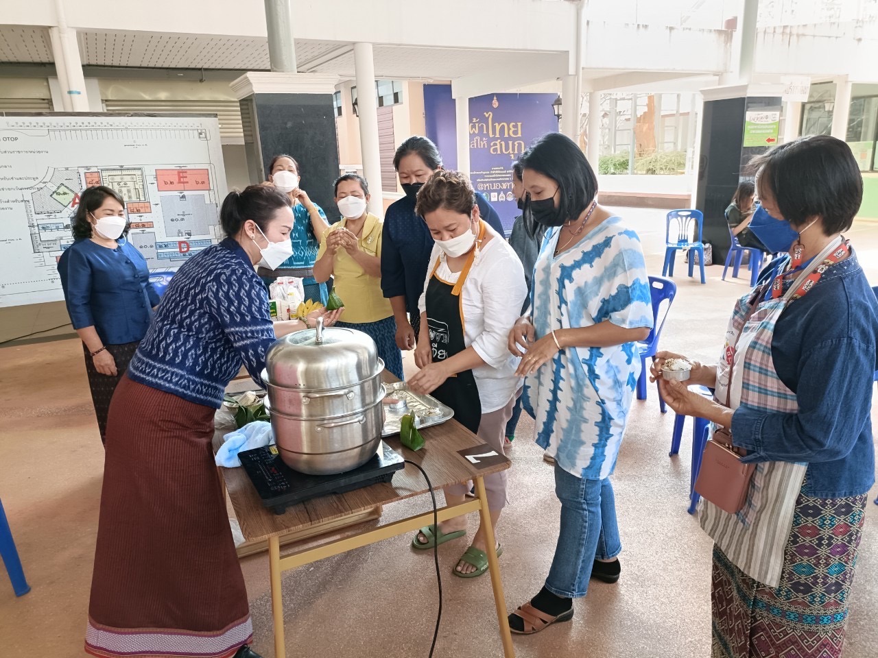 พช.หนองคาย จัดโครงการส่งเสริมช่องทางการตลาดผลิตภัณฑ์กลุ่มอาชีพสมาชิกกองทุนพัฒนาบทบาทสตรี