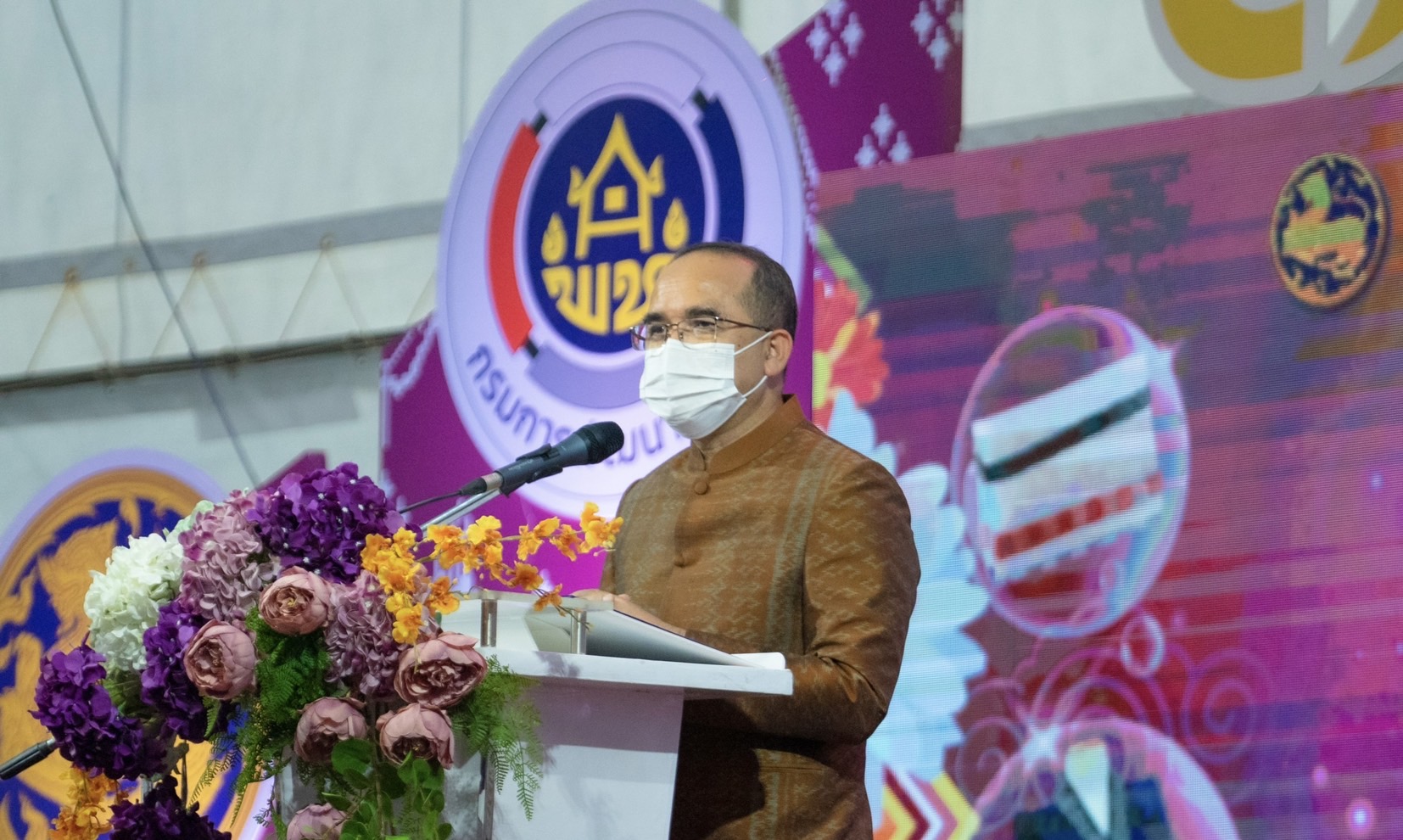 กรมการพัฒนาชุมชน สร้างความสุขผลิบาน ในงาน OTOP ภูมิภาค จังหวัดหนองคาย “ช้อป คุ้ม ครบ จบที่เดียว” กระตุ้นเศรษฐกิจฐานราก กระจายรายได้สู่ชุมชน