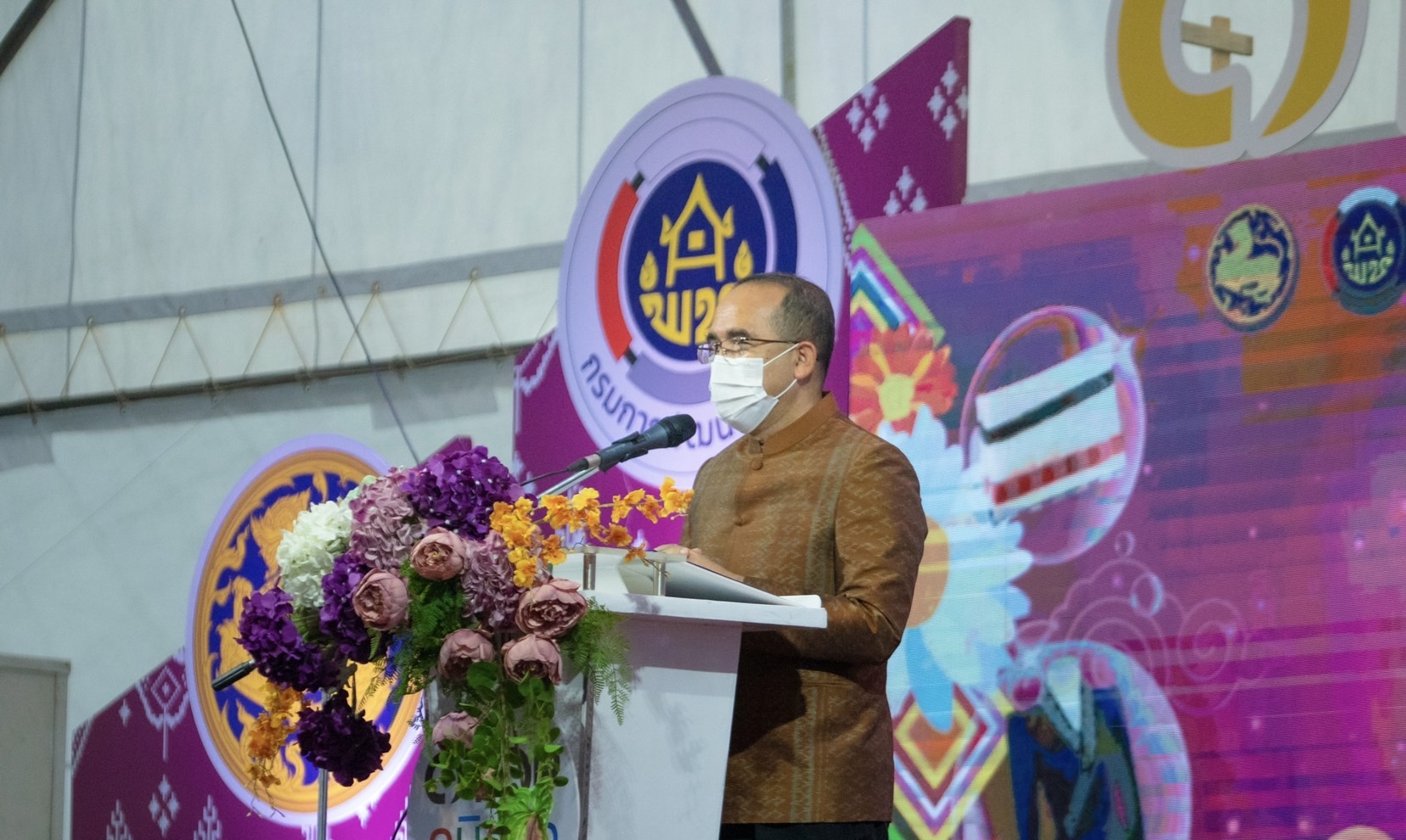 กรมการพัฒนาชุมชน สร้างความสุขผลิบาน ในงาน OTOP ภูมิภาค จังหวัดหนองคาย “ช้อป คุ้ม ครบ จบที่เดียว” กระตุ้นเศรษฐกิจฐานราก กระจายรายได้สู่ชุมชน