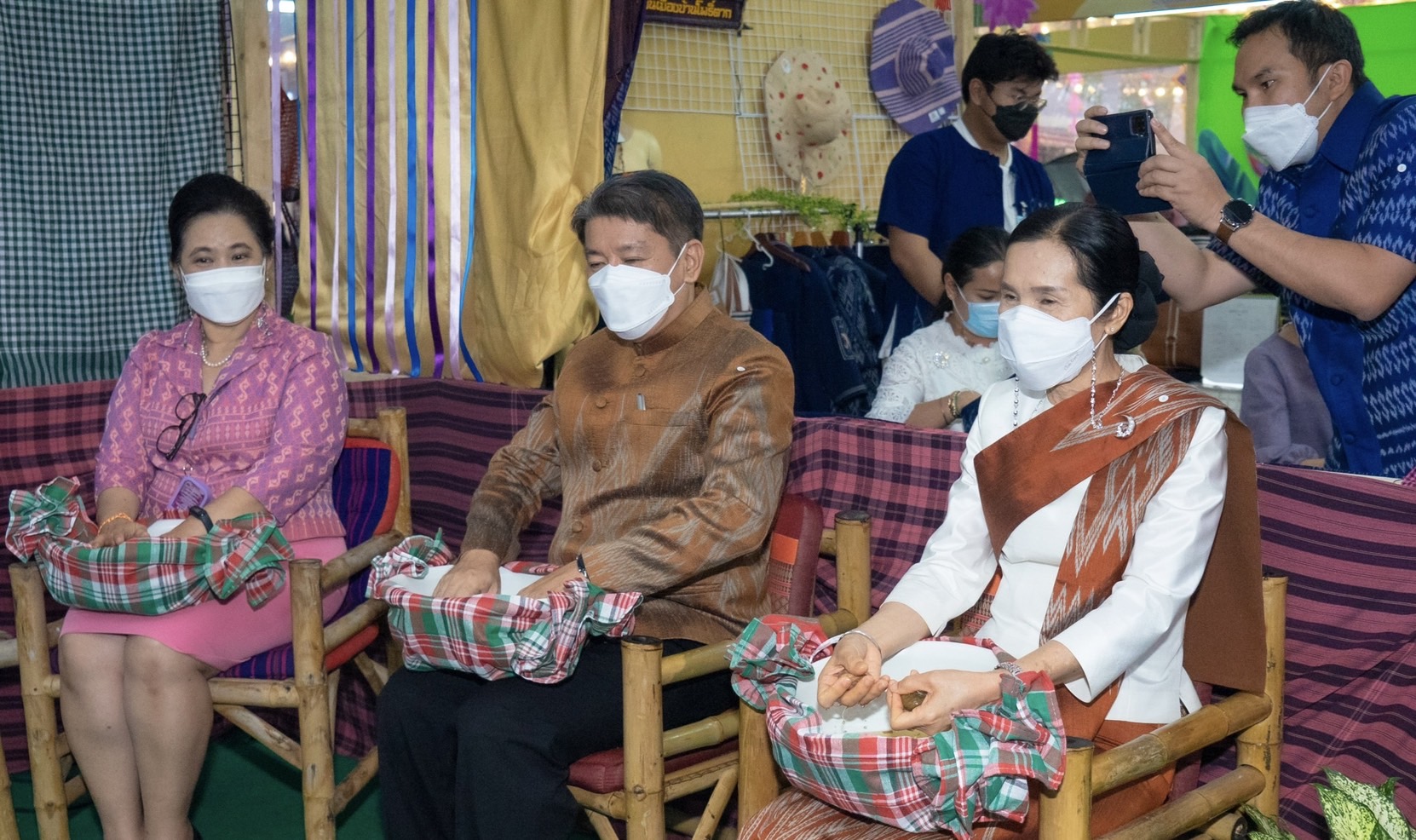 กรมการพัฒนาชุมชน สร้างความสุขผลิบาน ในงาน OTOP ภูมิภาค จังหวัดหนองคาย “ช้อป คุ้ม ครบ จบที่เดียว” กระตุ้นเศรษฐกิจฐานราก กระจายรายได้สู่ชุมชน