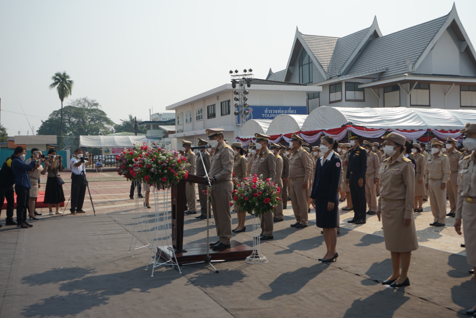 พช.หนองคาย ร่วมพิธีสักการะสิ่งศักดิ์สิทธิ์ พิธีบวงสรวง และทำบุญอุทิศส่วนกุศลให้กับบรรพบุรุษ ในงาน “ฉลองอนุสาวรีย์ปราบฮ่อ ใต้ร่มพระบารมี 195 ปี เมืองหนองคาย”