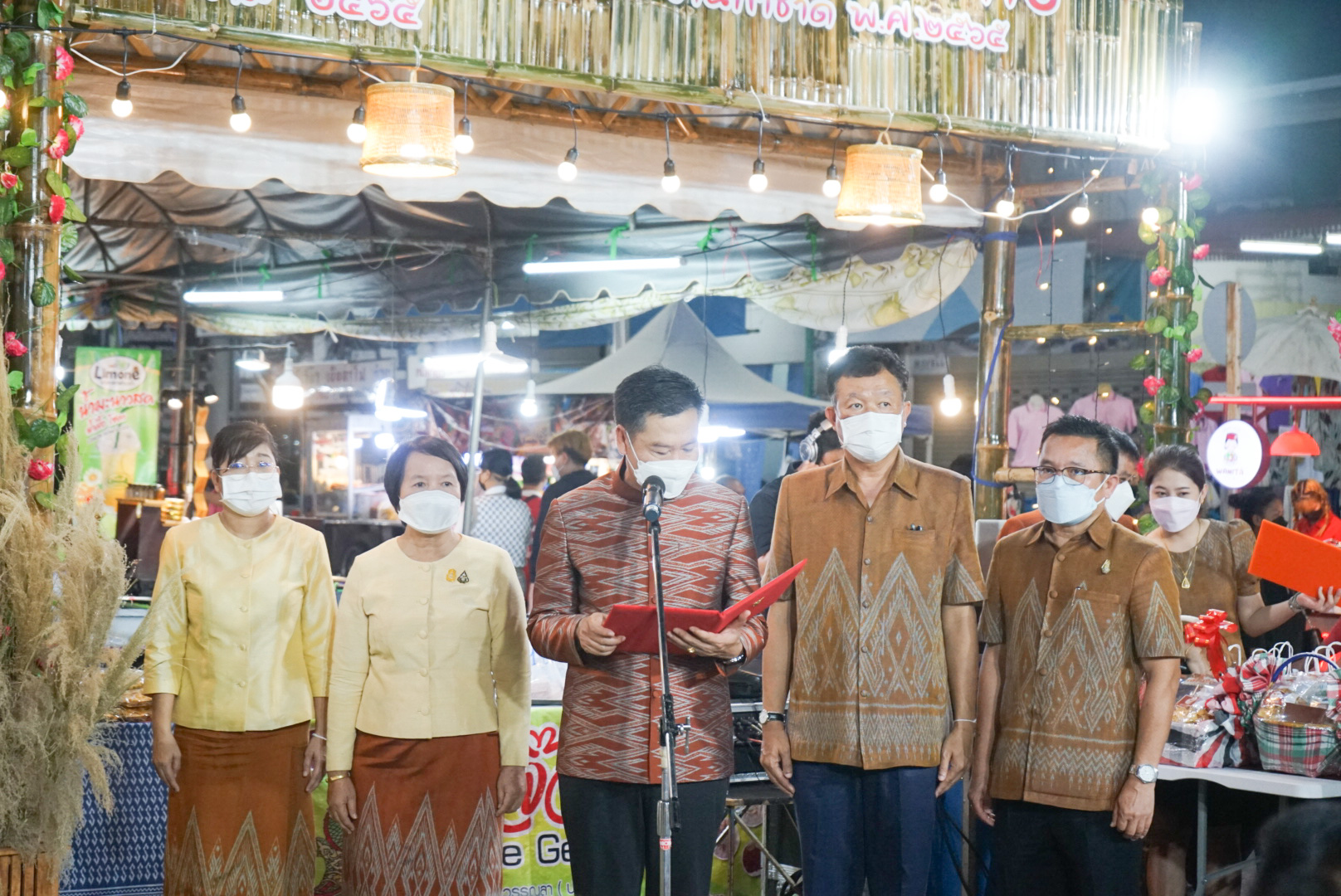 พช.หนองคาย ยกขบวนสินค้าผลิตภัณฑ์ชุมชน ของดี OTOP มาจัดแสดงและจำหน่าย ในงาน “ฉลองอนุสาวรีย์ปราบฮ่อ ใต้ร่มพระบารมี 195 ปี เมืองหนองคาย และงานกาชาด พ.ศ.2565”