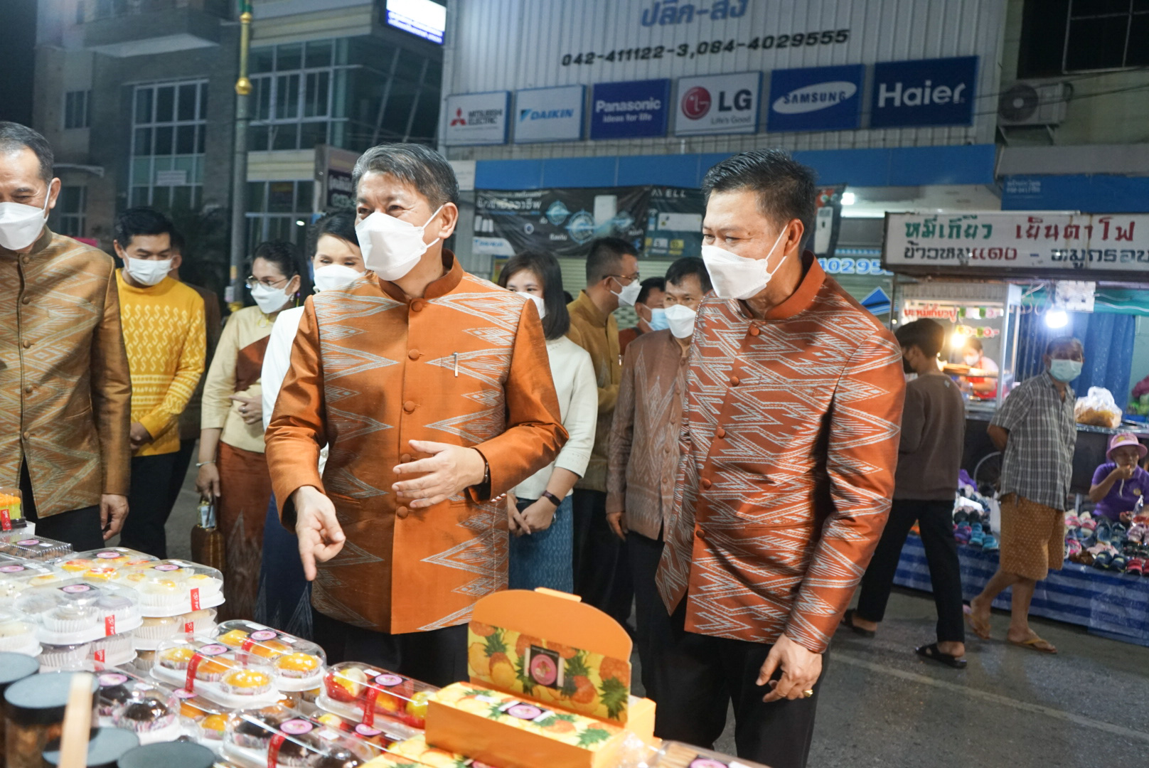 พช.หนองคาย ยกขบวนสินค้าผลิตภัณฑ์ชุมชน ของดี OTOP มาจัดแสดงและจำหน่าย ในงาน “ฉลองอนุสาวรีย์ปราบฮ่อ ใต้ร่มพระบารมี 195 ปี เมืองหนองคาย และงานกาชาด พ.ศ.2565”