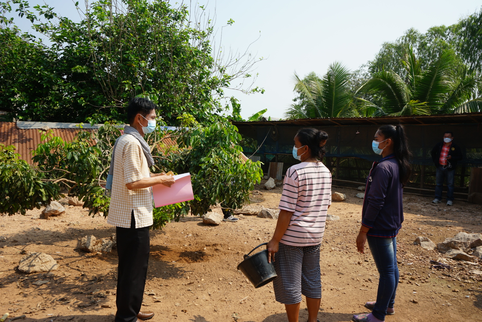 คณะอนุกรรมการบริหารกองทุนพัฒนาบทบาทสตรีจังหวัดหนองคาย ลงพื้นที่ติดตามประเมินและกลั่นกรองโครงการของสมาชิกกองทุนพัฒนาบทบาทสตรี ที่ยื่นขอกู้ยืมทุนหมุนเวียน อ.ศรีเชียงใหม่ และ อ.สังคม