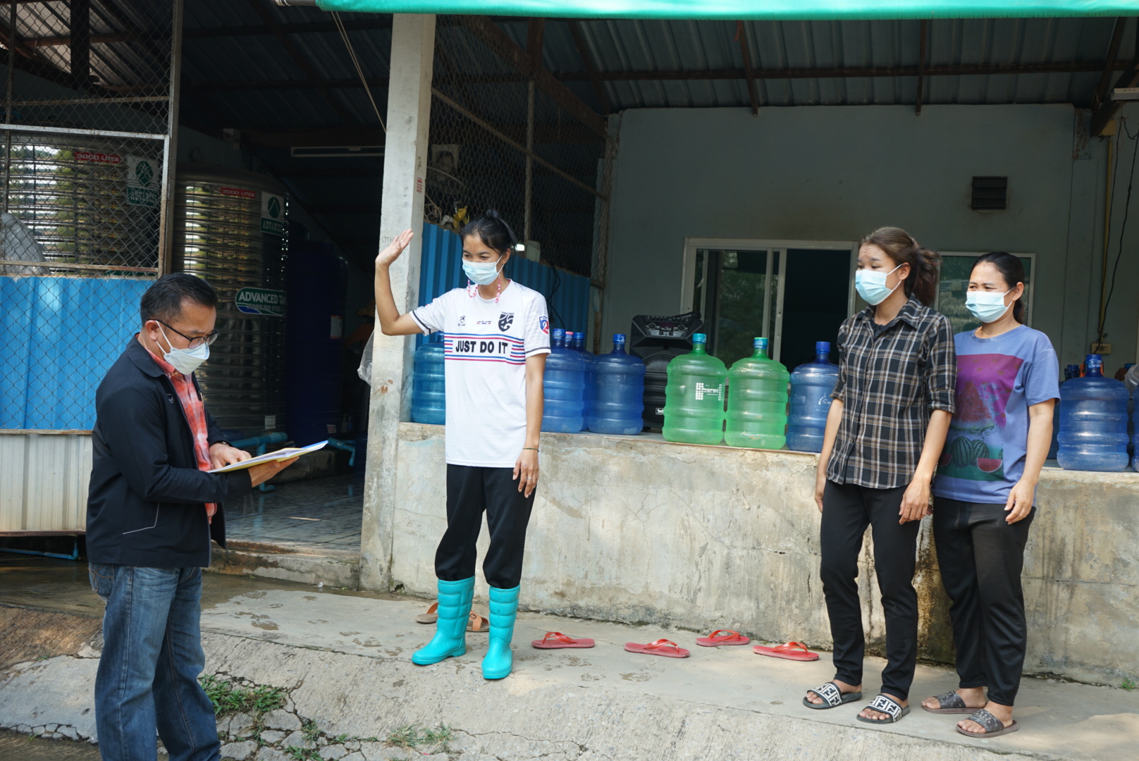 คณะอนุกรรมการบริหารกองทุนพัฒนาบทบาทสตรีจังหวัดหนองคาย ลงพื้นที่ติดตามประเมินและกลั่นกรองโครงการของสมาชิกกองทุนพัฒนาบทบาทสตรี ที่ยื่นขอกู้ยืมทุนหมุนเวียน อ.ศรีเชียงใหม่ และ อ.สังคม