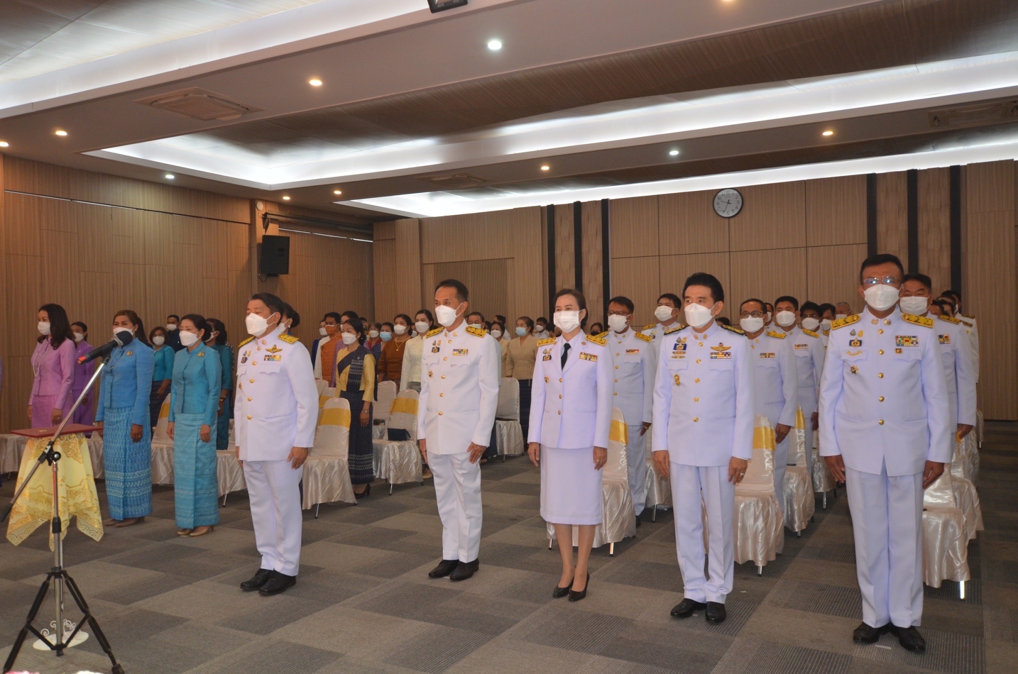 จังหวัดหนองคาย จัดพิธีมอบแบบลายผ้าพระราชทาน “ผ้าขิดลายนารีรัตนราชกัญญา”