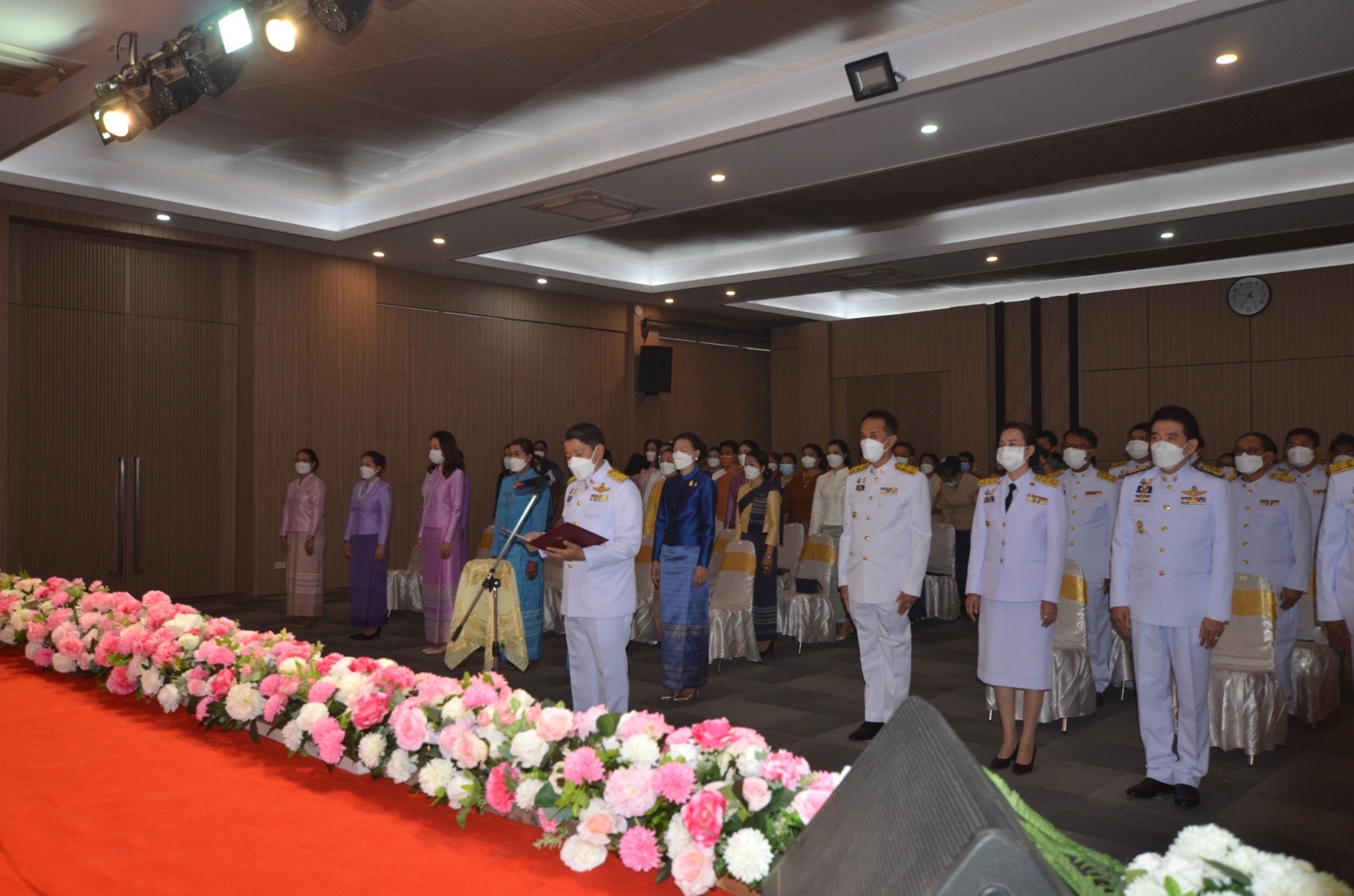 จังหวัดหนองคาย จัดพิธีมอบแบบลายผ้าพระราชทาน “ผ้าขิดลายนารีรัตนราชกัญญา”