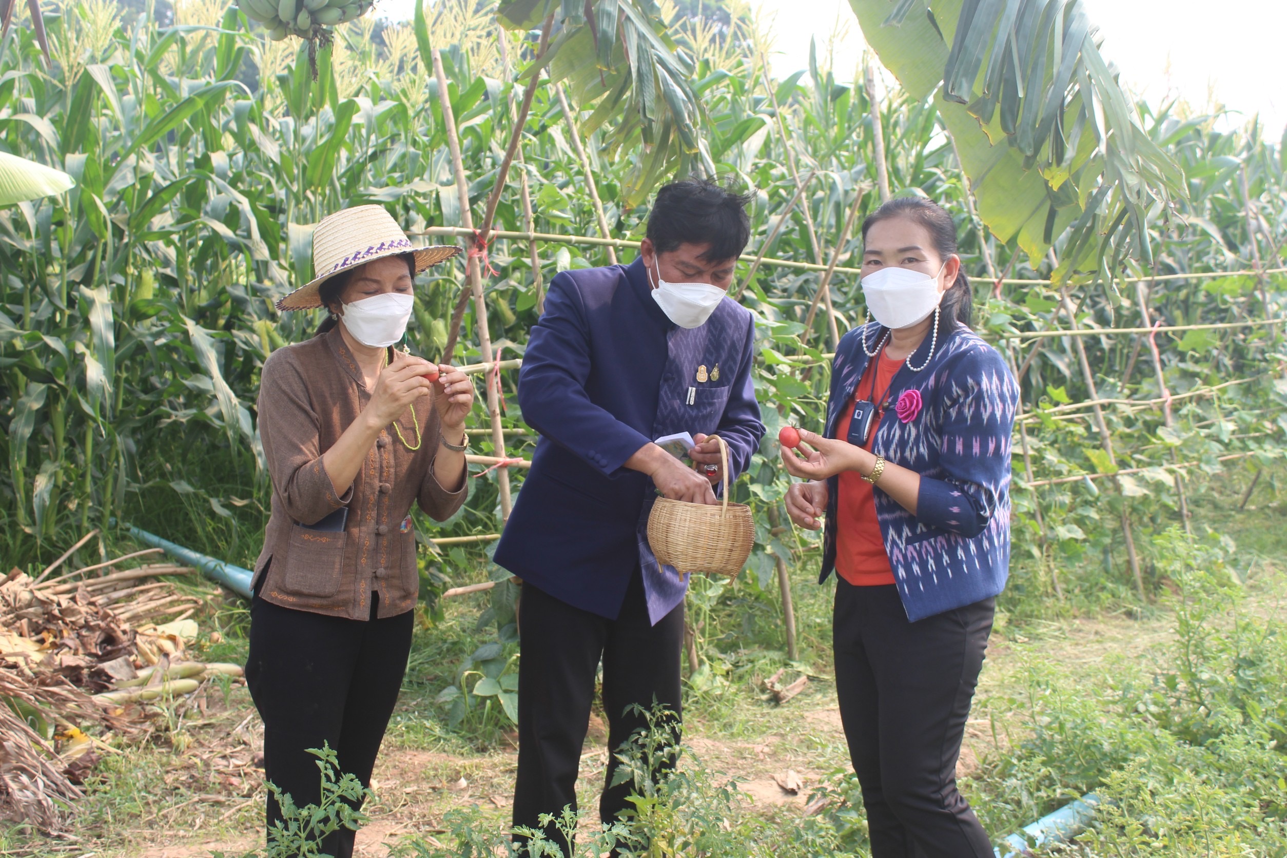 ผู้ตรวจราชการกรมการพัฒนาชุมชน เขตตรวจราชการที่ 10 (นายคมกริช ชินชนะ) ลงพื้นที่จังหวัดหนองคาย ประชุมเชิงปฏิบัติการตรวจติดตามผลการดำเนินงานของหน่วยรับตรวจรายไตรมาส ครั้งที่ 2/2565 และติดตามการดำเนินงานของกลุ่มอาชีพสมาชิกกองทุนพัฒนาบทบาทสตรี จังหวัดหนองคาย