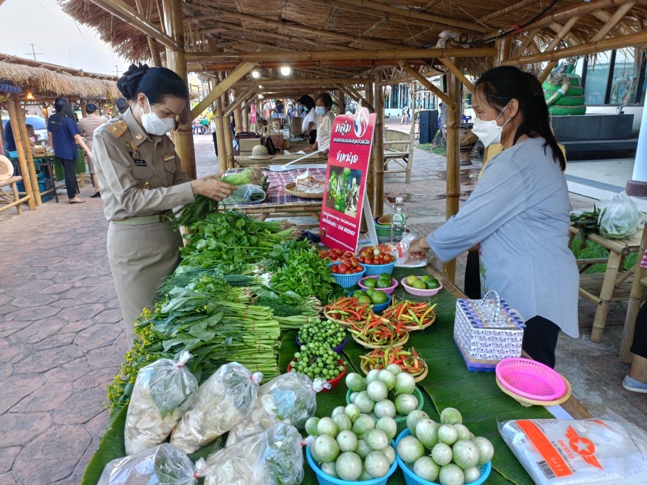 พช.หนองคาย จัดกิจกรรมส่งเสริมช่องทางการตลาดผลิตภัณฑ์กลุ่มอาชีพ สมาชิกกองทุนพัฒนาบทบาทสตรี จังหวัดหนองคาย