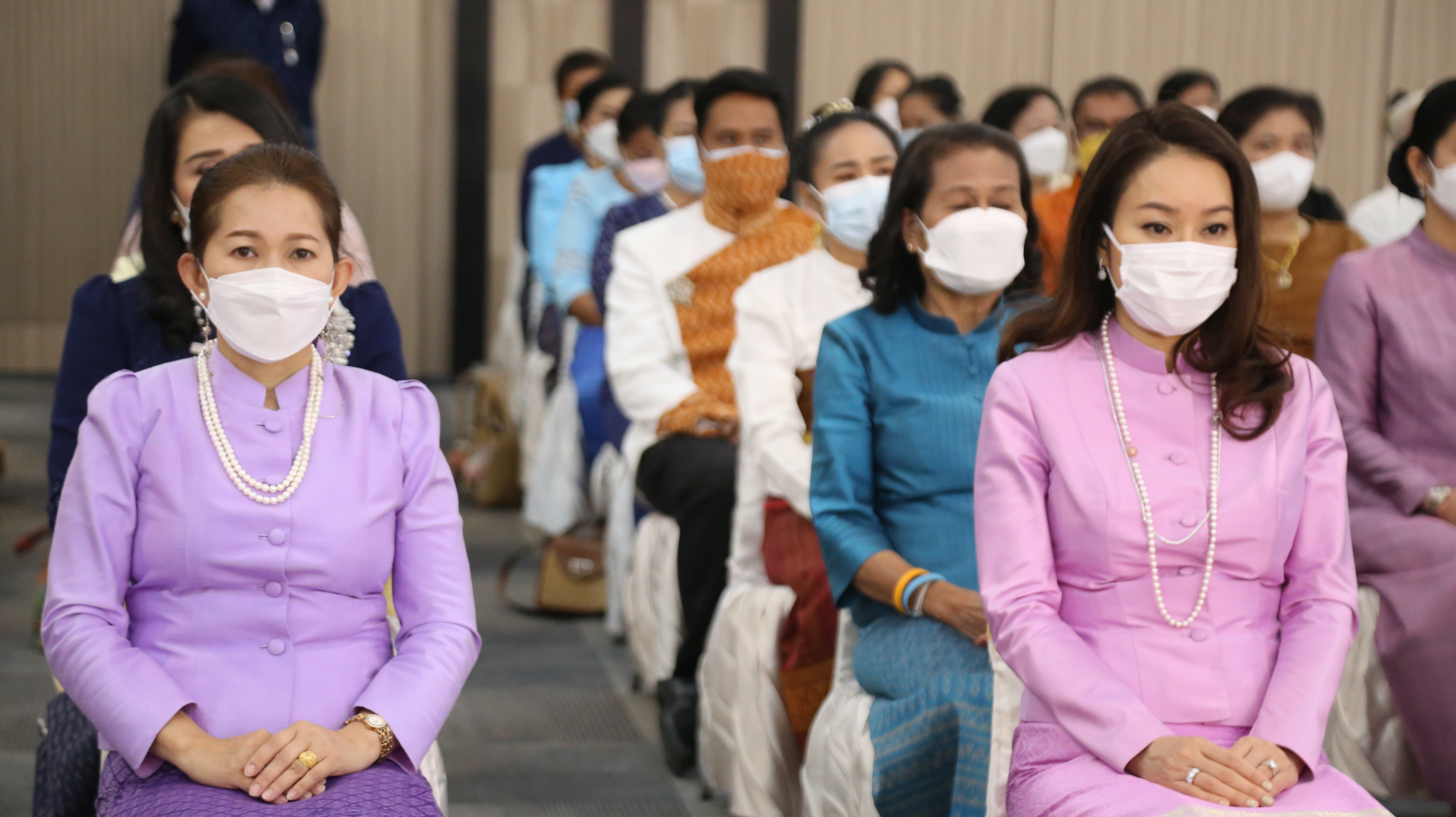 จังหวัดหนองคาย จัดพิธีมอบแบบลายผ้าพระราชทาน “ผ้าขิดลายนารีรัตนราชกัญญา”