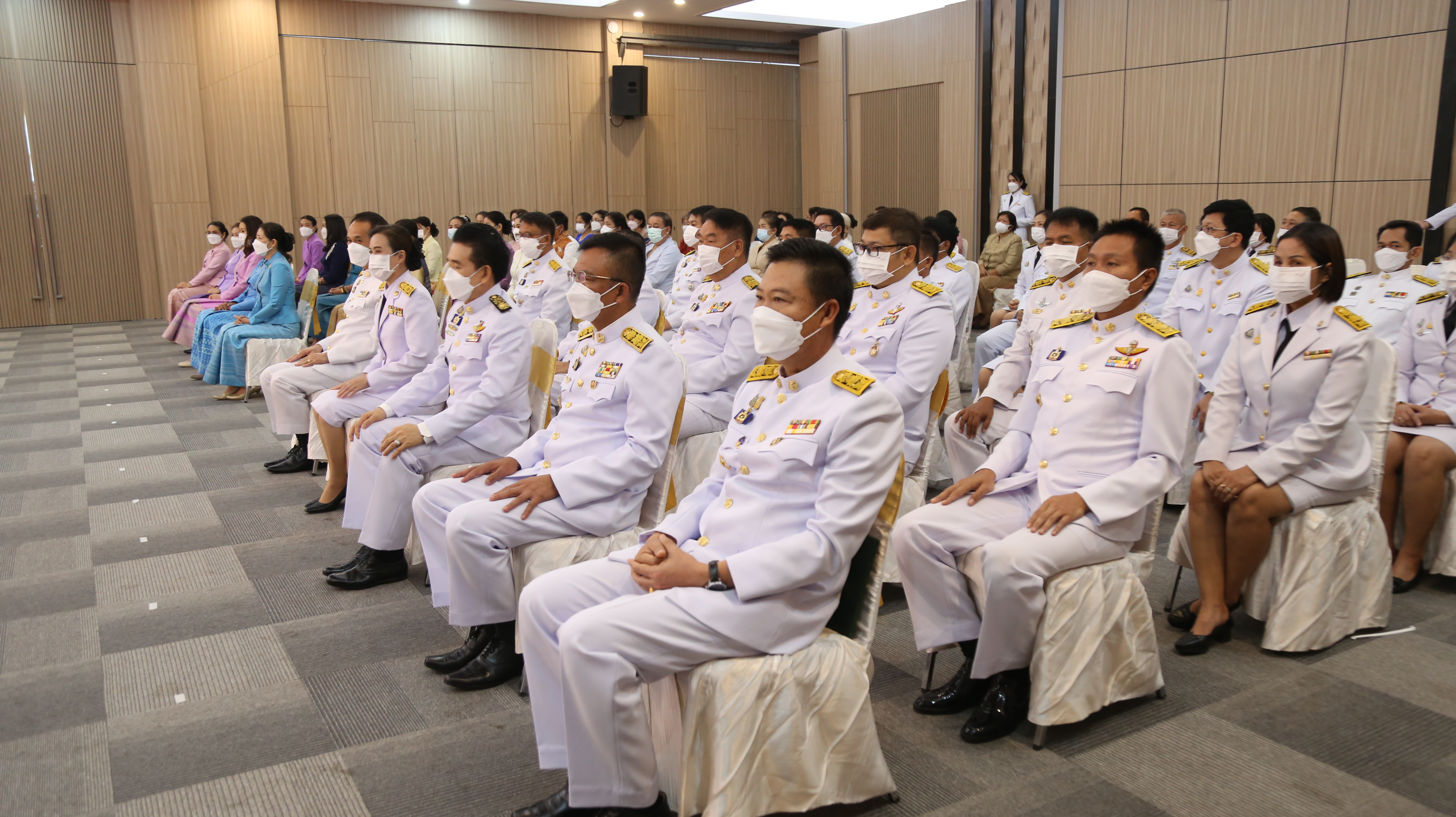 จังหวัดหนองคาย จัดพิธีมอบแบบลายผ้าพระราชทาน “ผ้าขิดลายนารีรัตนราชกัญญา”