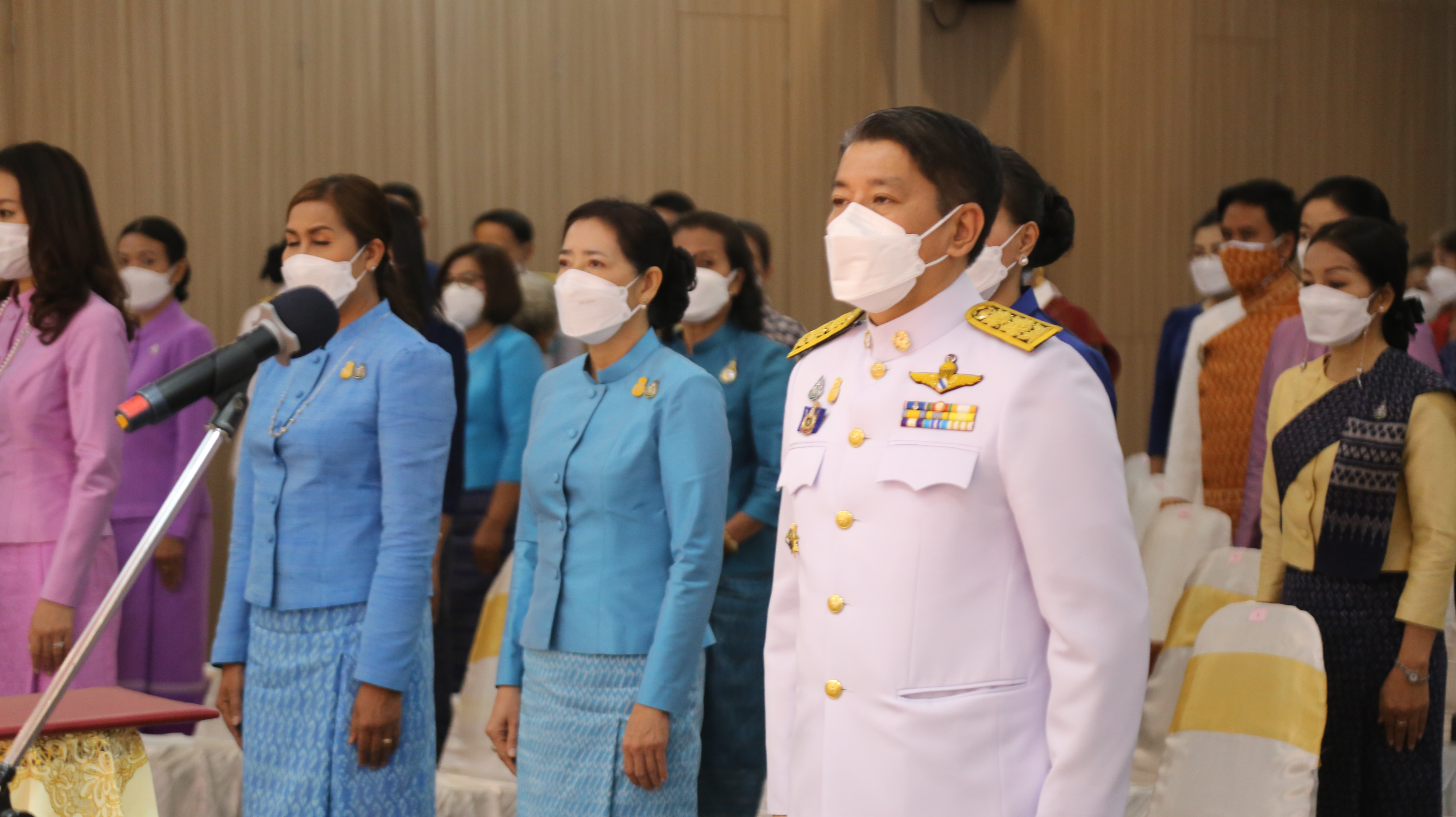 จังหวัดหนองคาย จัดพิธีมอบแบบลายผ้าพระราชทาน “ผ้าขิดลายนารีรัตนราชกัญญา”