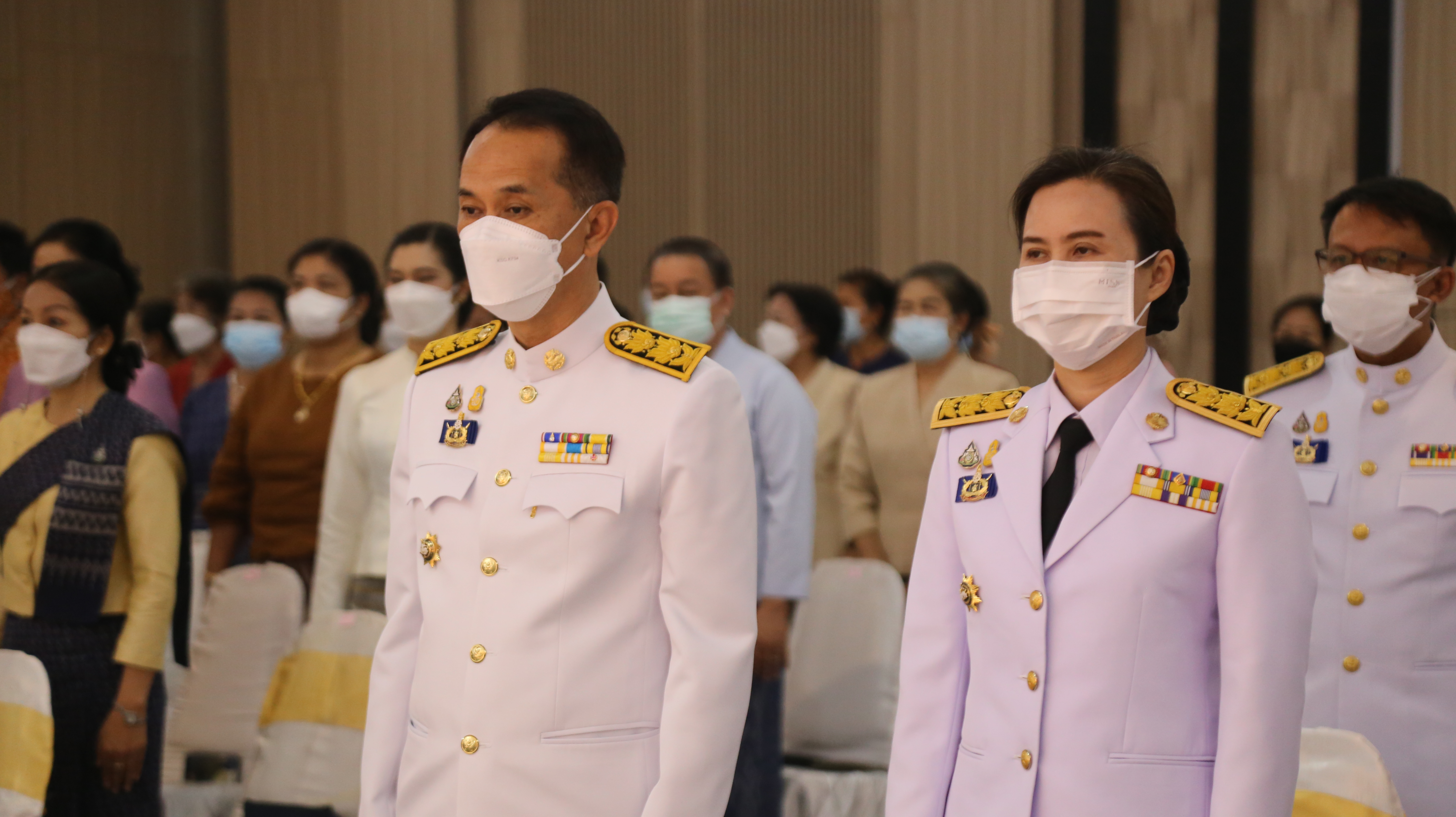 จังหวัดหนองคาย จัดพิธีมอบแบบลายผ้าพระราชทาน “ผ้าขิดลายนารีรัตนราชกัญญา”