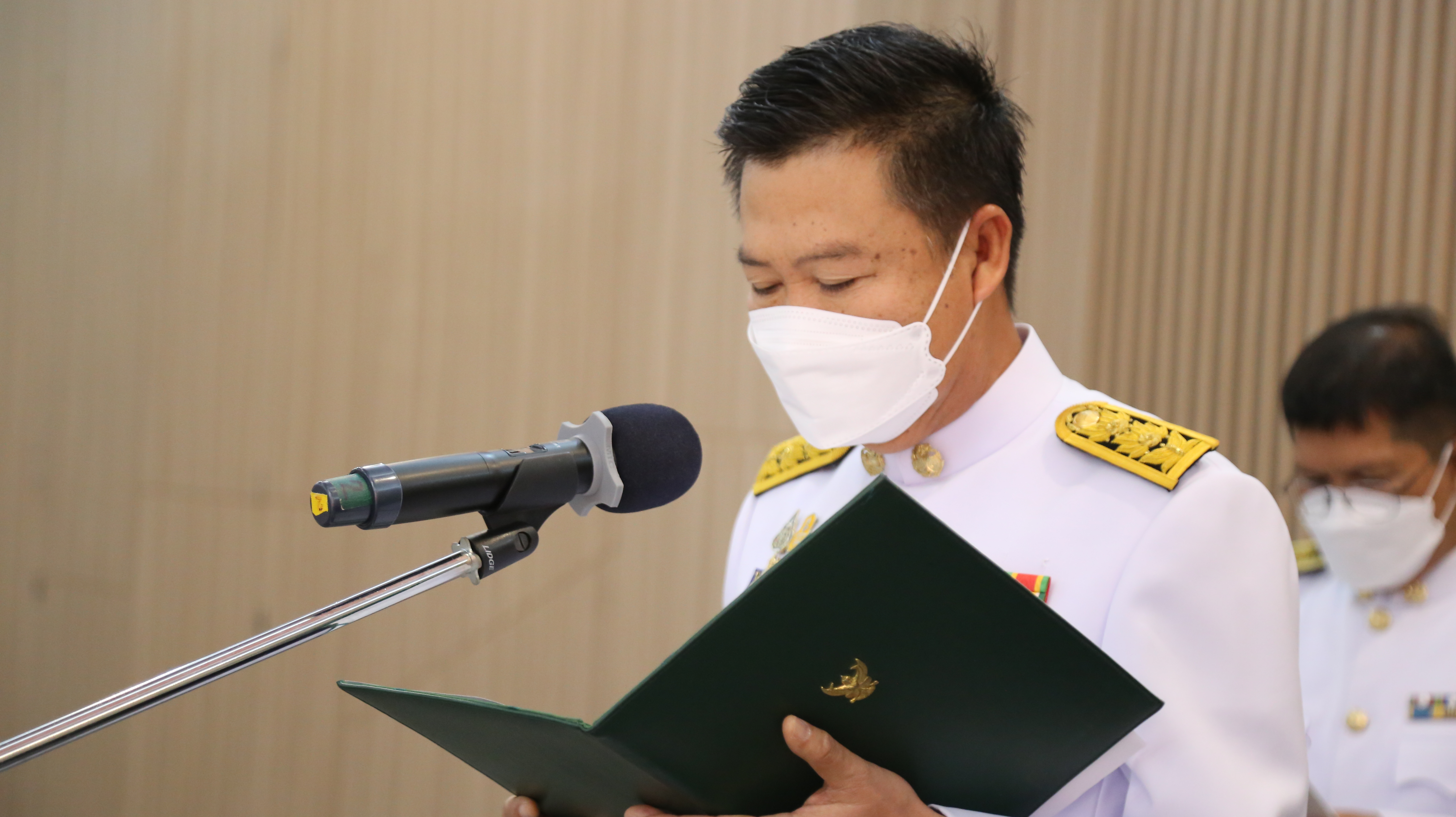 จังหวัดหนองคาย จัดพิธีมอบแบบลายผ้าพระราชทาน “ผ้าขิดลายนารีรัตนราชกัญญา”